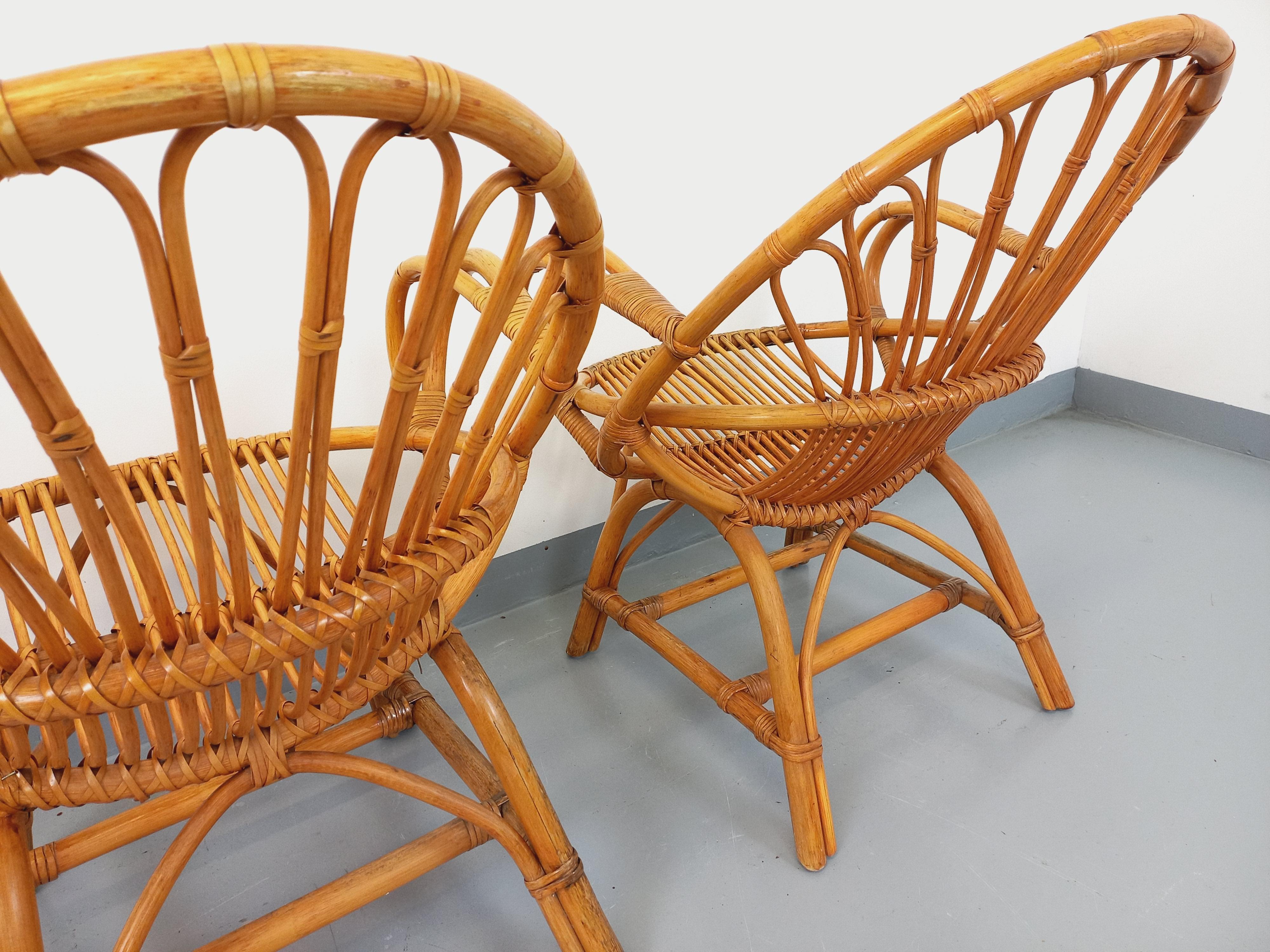 Paire de fauteuils vintage en rotin des années 60 en venta 13