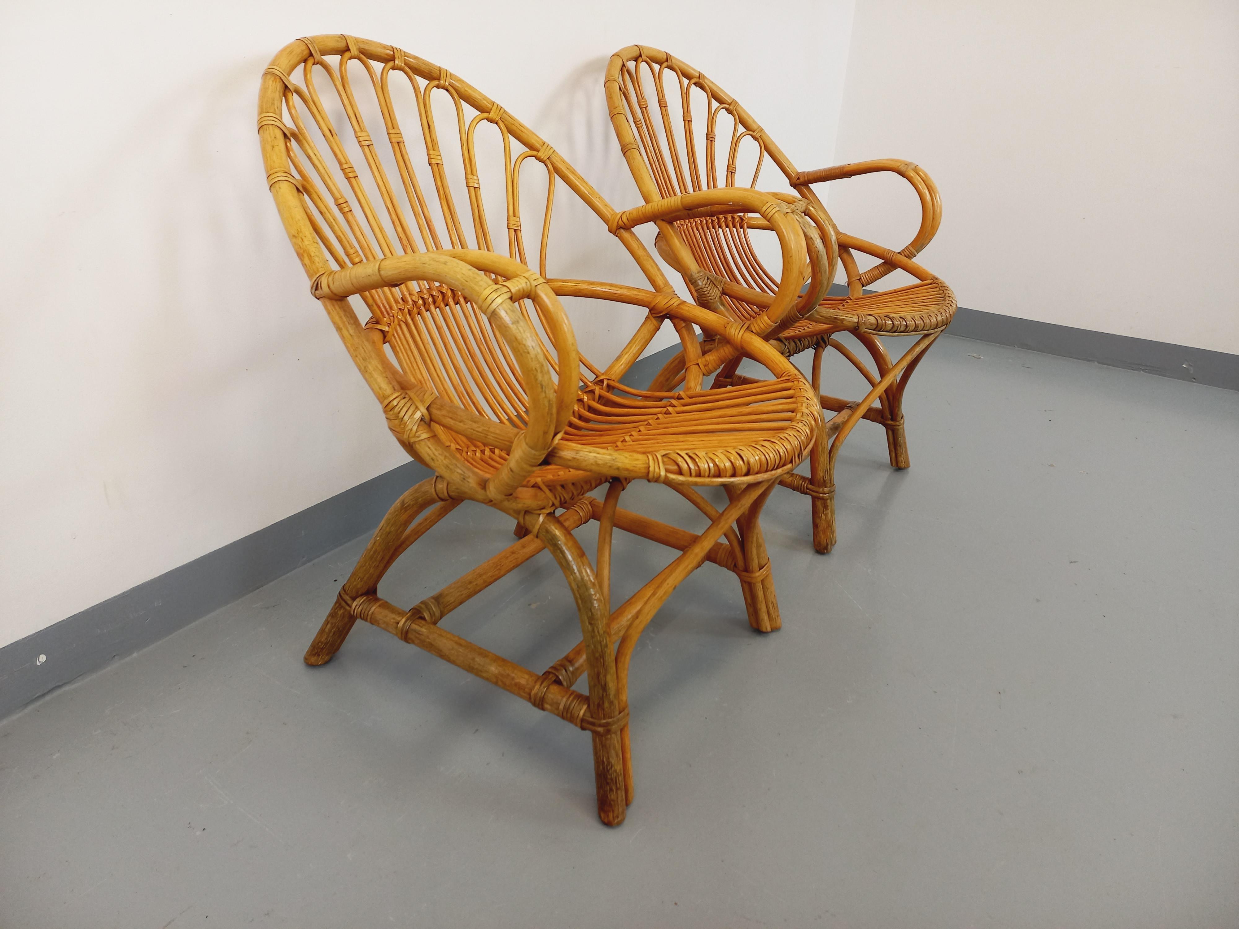 Paire de fauteuils vintage en rotin des années 60 mediados del siglo XX en venta
