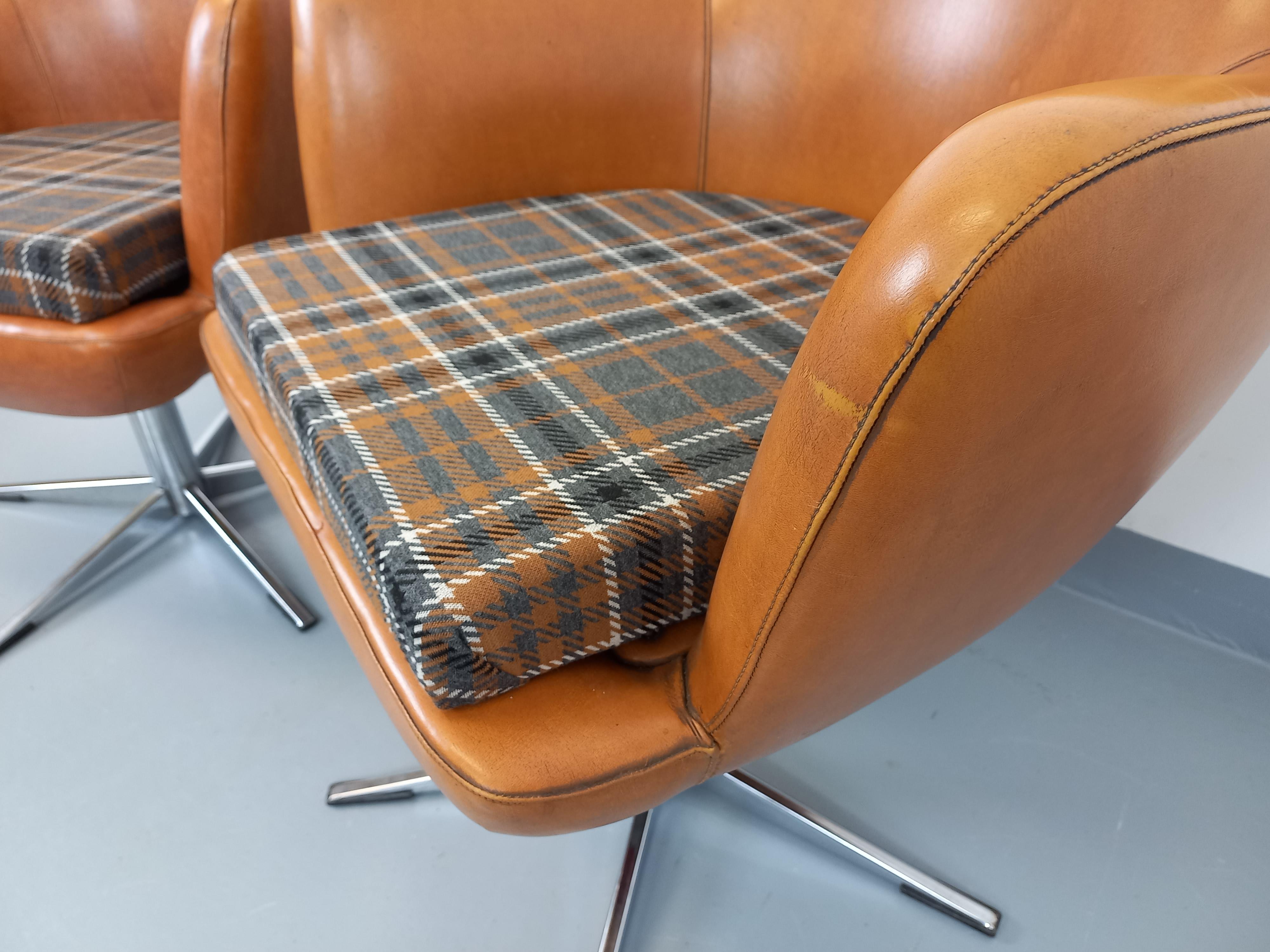 Paire de fauteuils vintage en skaï et chrome des années 70 finales del siglo XX en venta