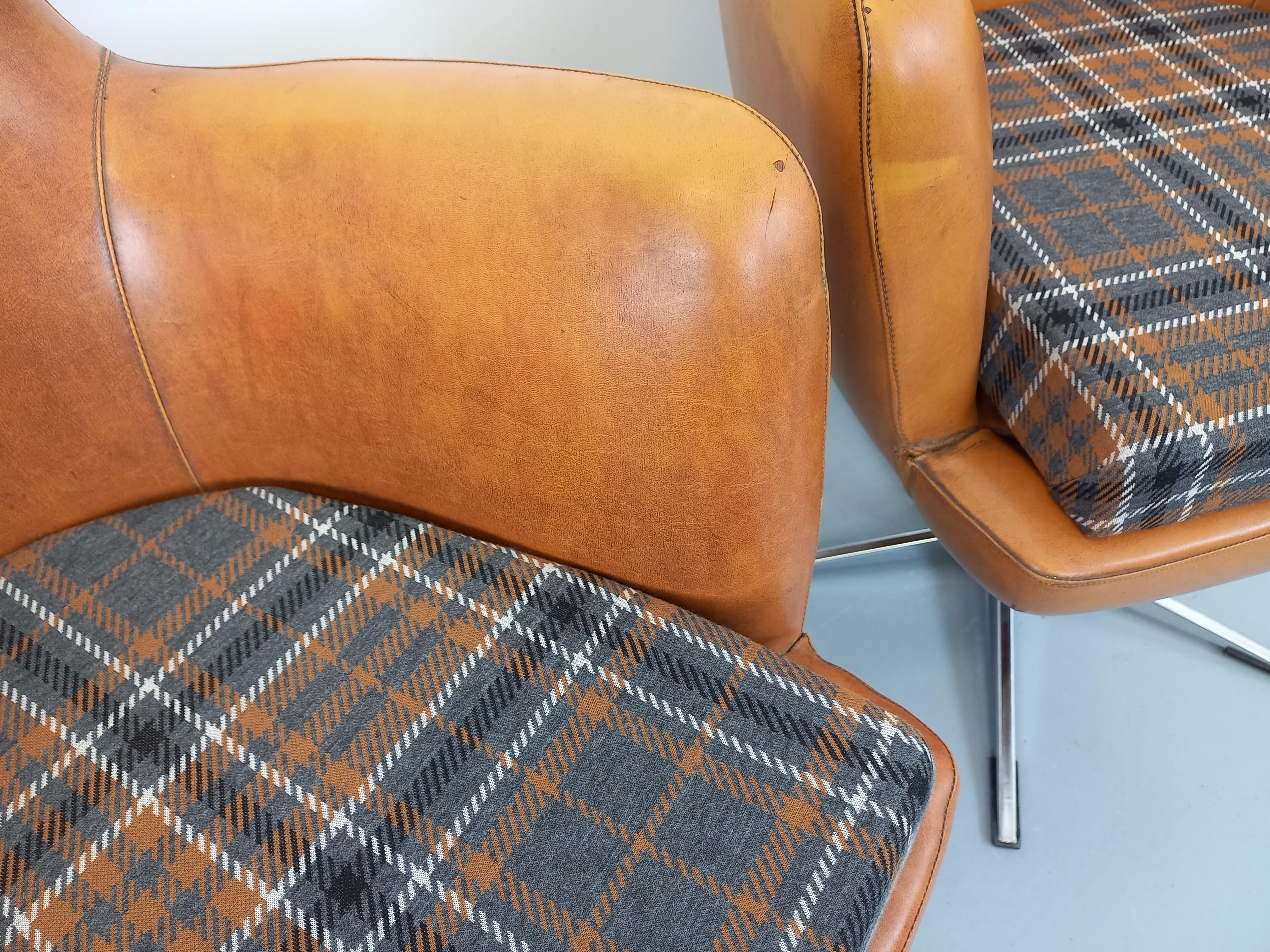 Paire de fauteuils vintage en skaï et chrome des années 70 Metal en venta