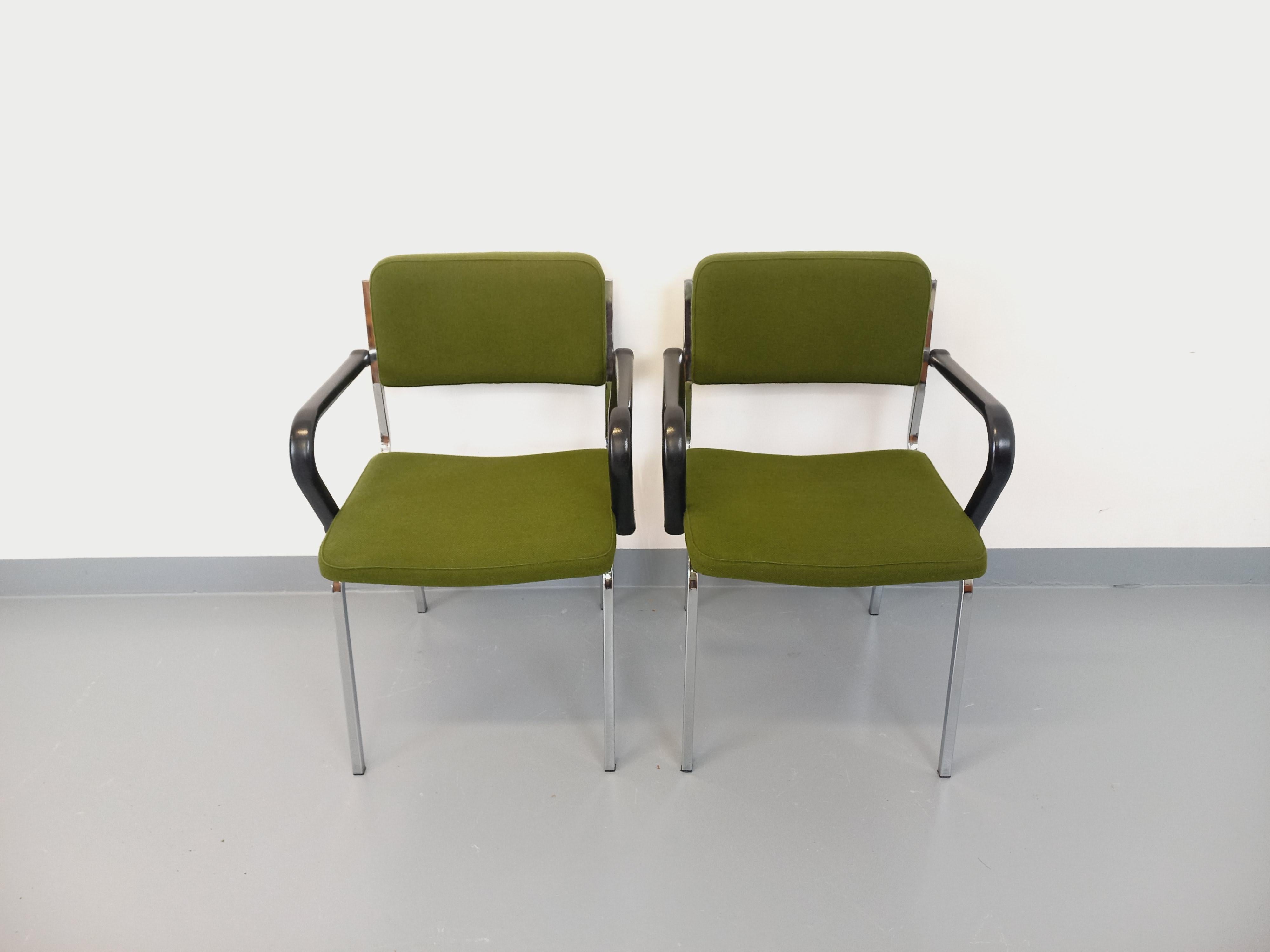 Paio di fauteuils vintage in tessuto e cromo degli anni '70 in vendita 4