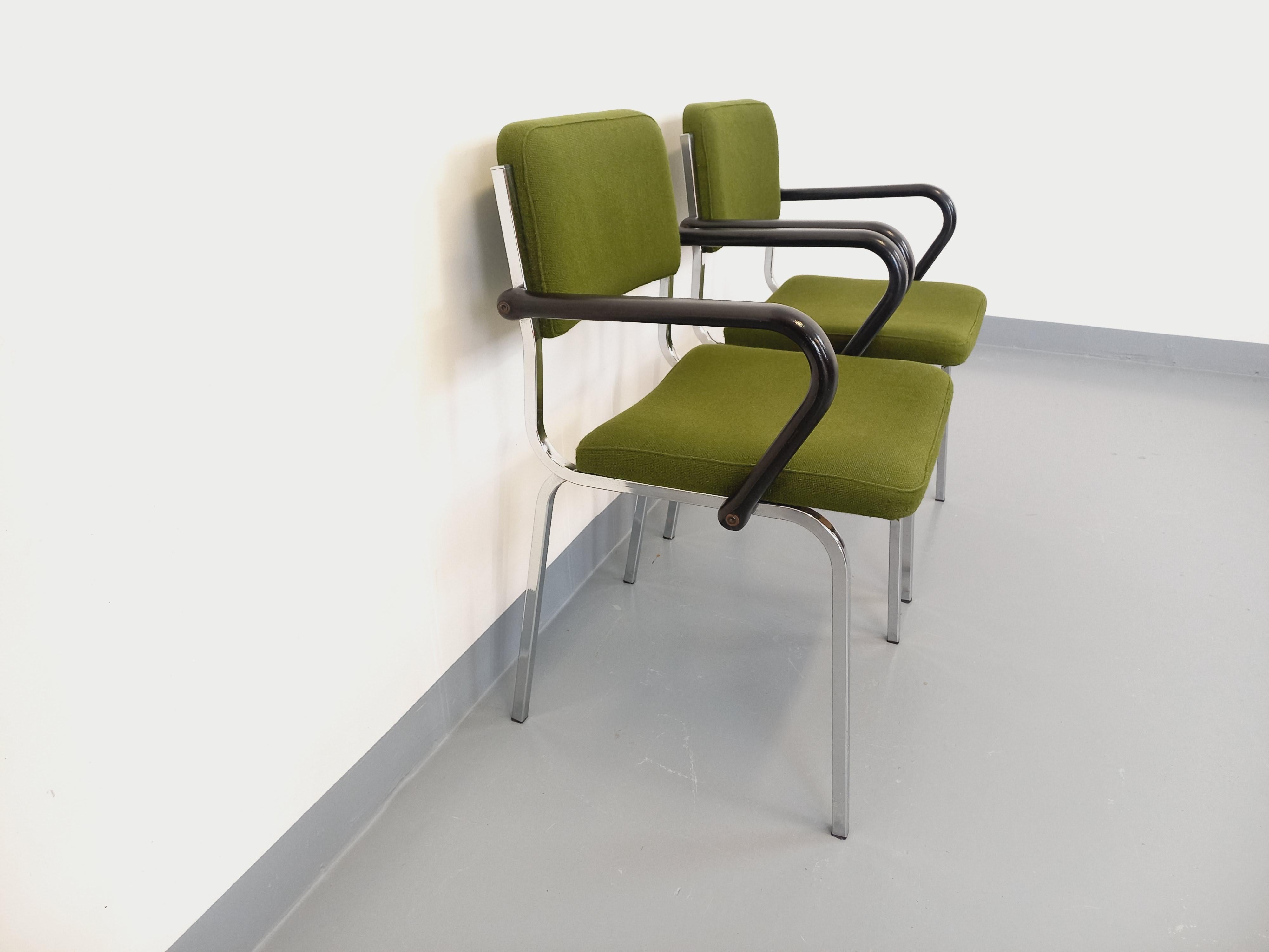 Paio di fauteuils vintage in tessuto e cromo degli anni '70 in vendita 5