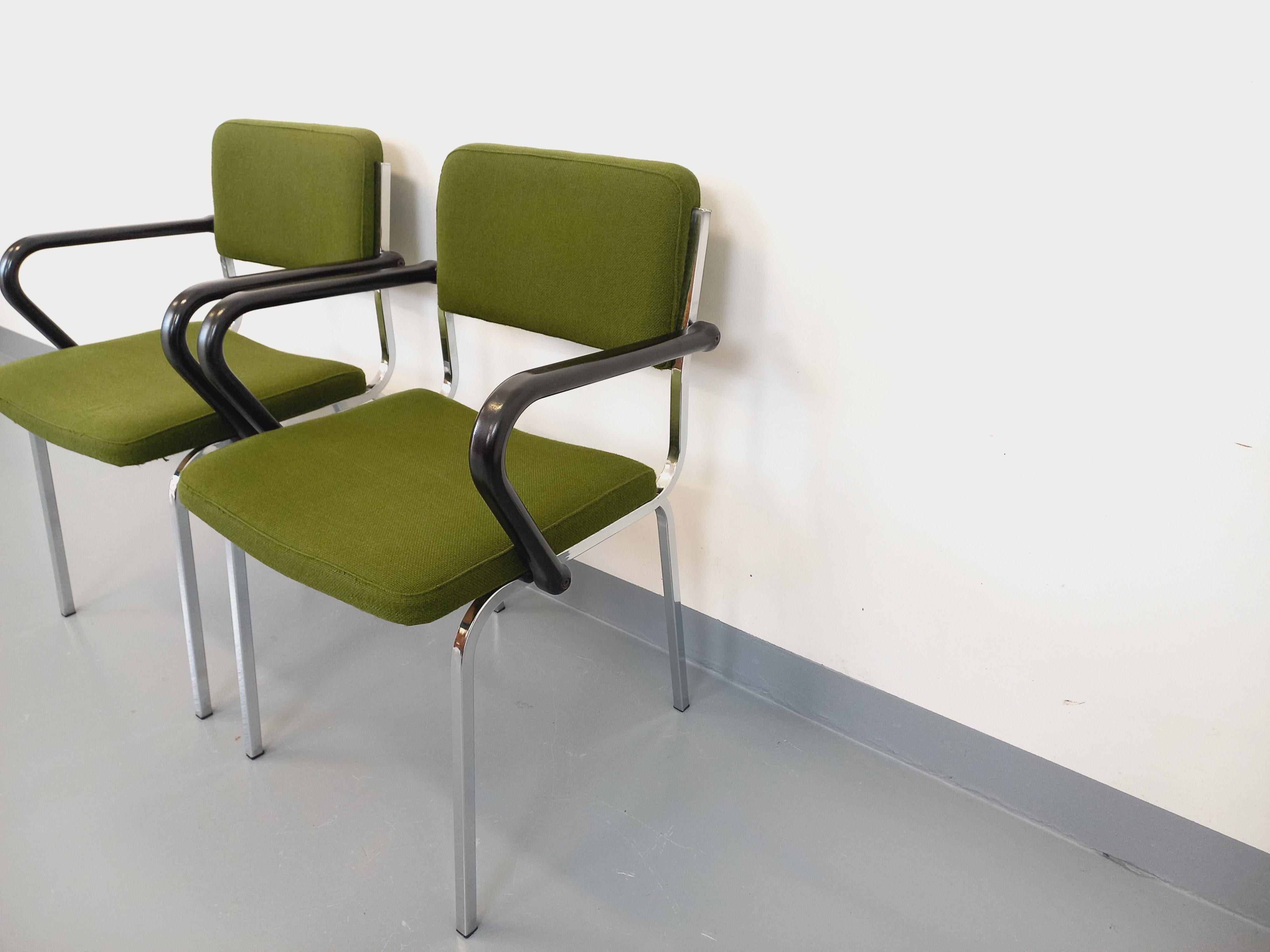 Paio di fauteuils vintage in tessuto e cromo degli anni '70 in vendita 6
