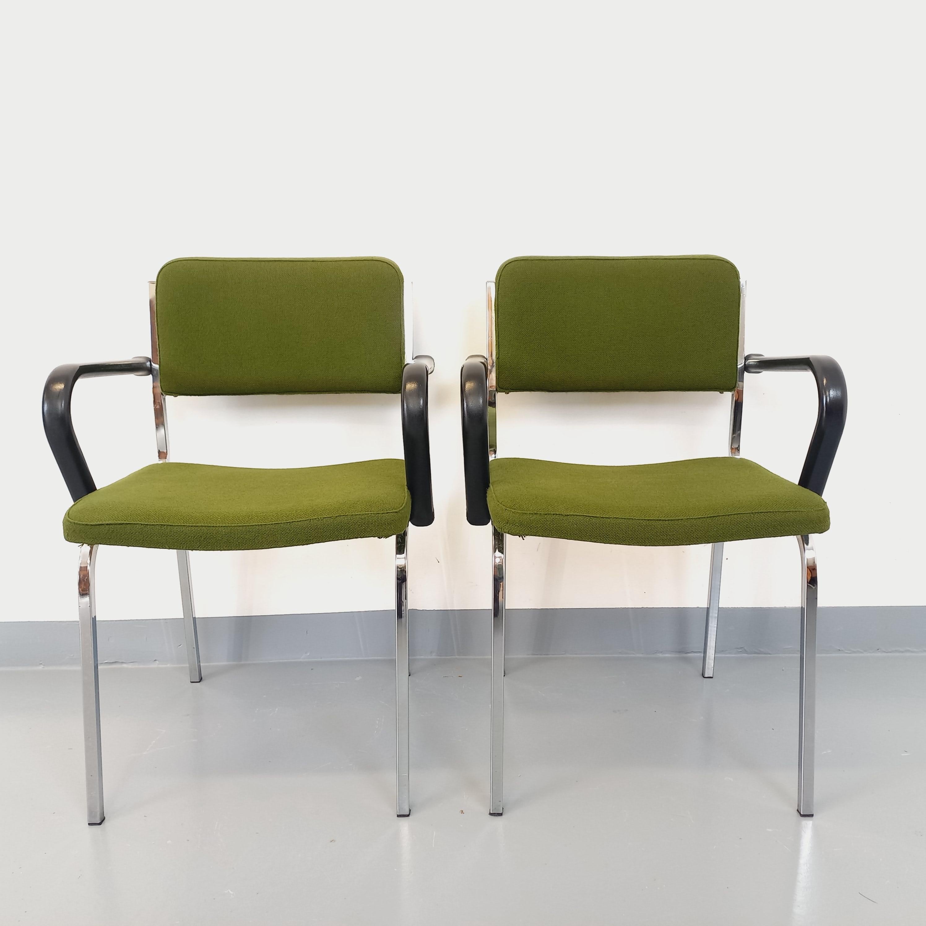 Paio di fauteuils vintage in tessuto e cromo degli anni '70 in vendita 10