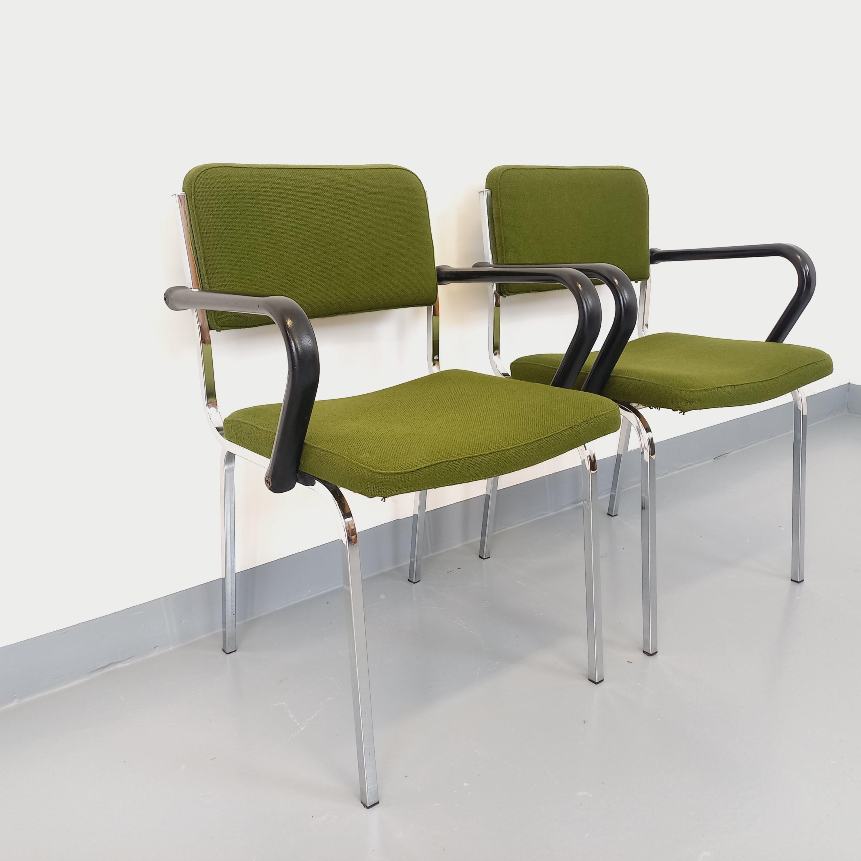 Paio di fauteuils vintage in tessuto e cromo degli anni '70 in vendita 11