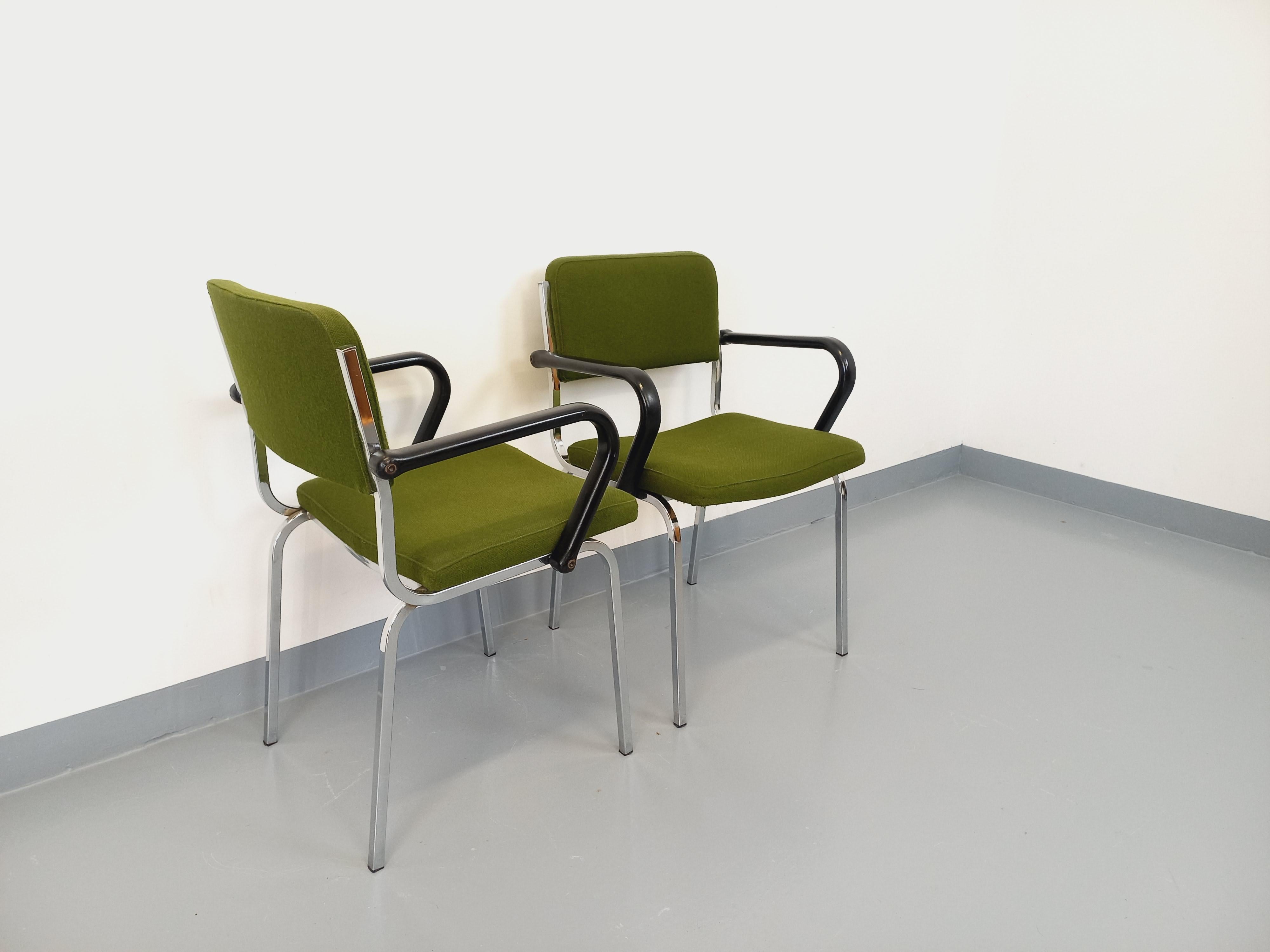 Paio di fauteuils vintage in tessuto e cromo degli anni '70 in vendita 12