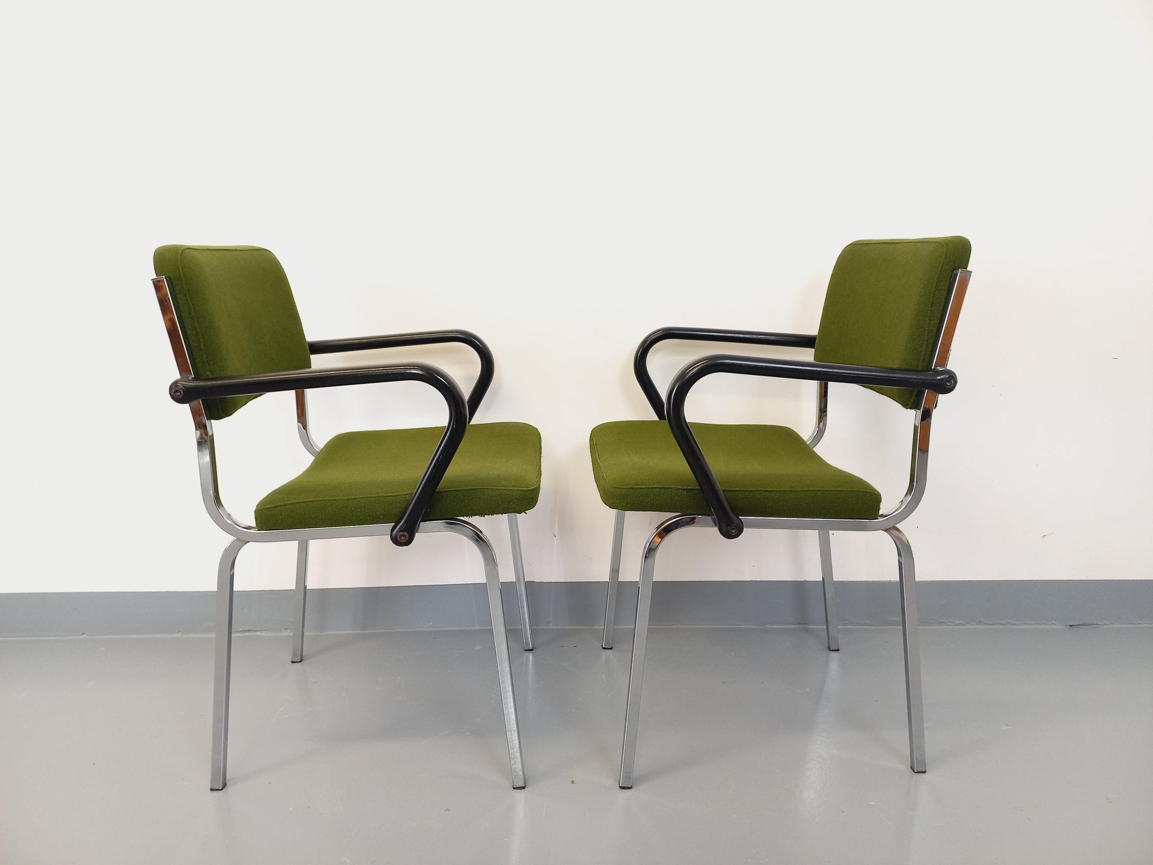 Paio di fauteuils vintage in tessuto e cromo degli anni '70 in vendita 1