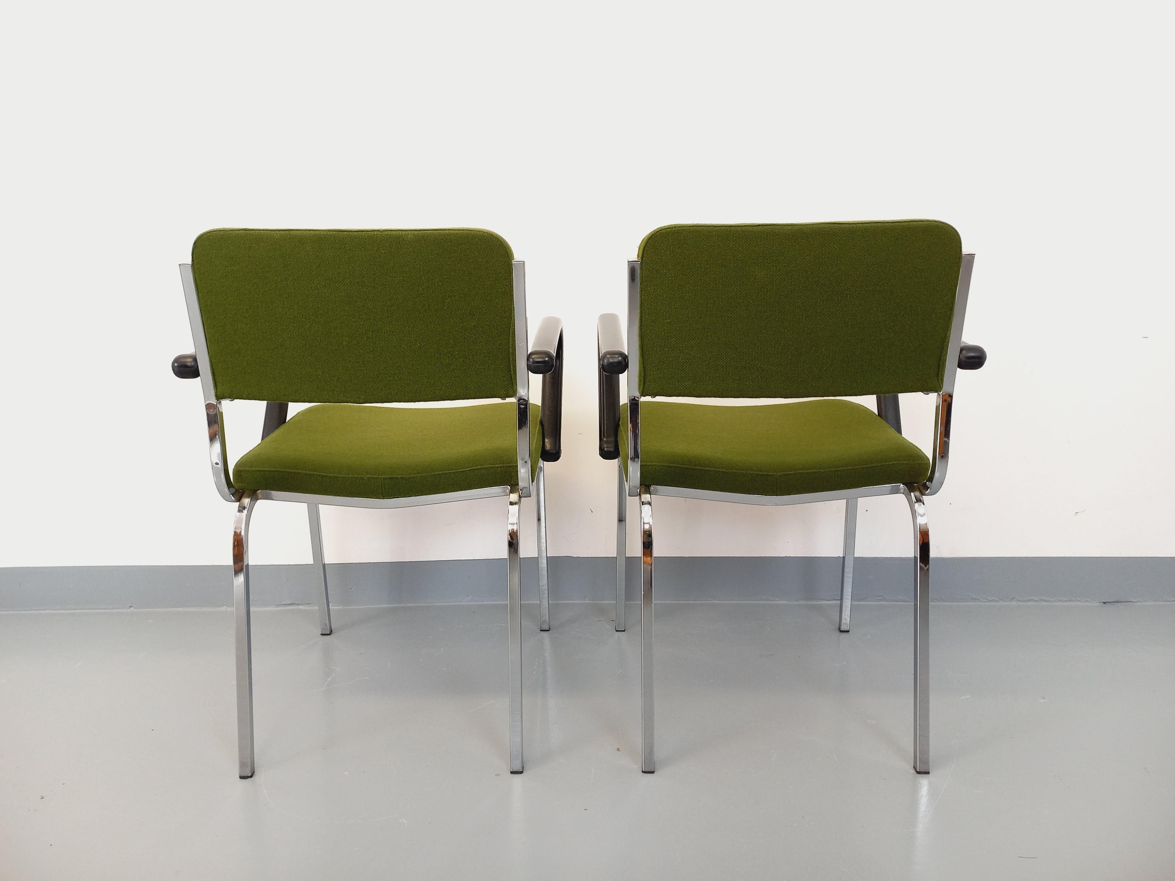 Paio di fauteuils vintage in tessuto e cromo degli anni '70 in vendita 2