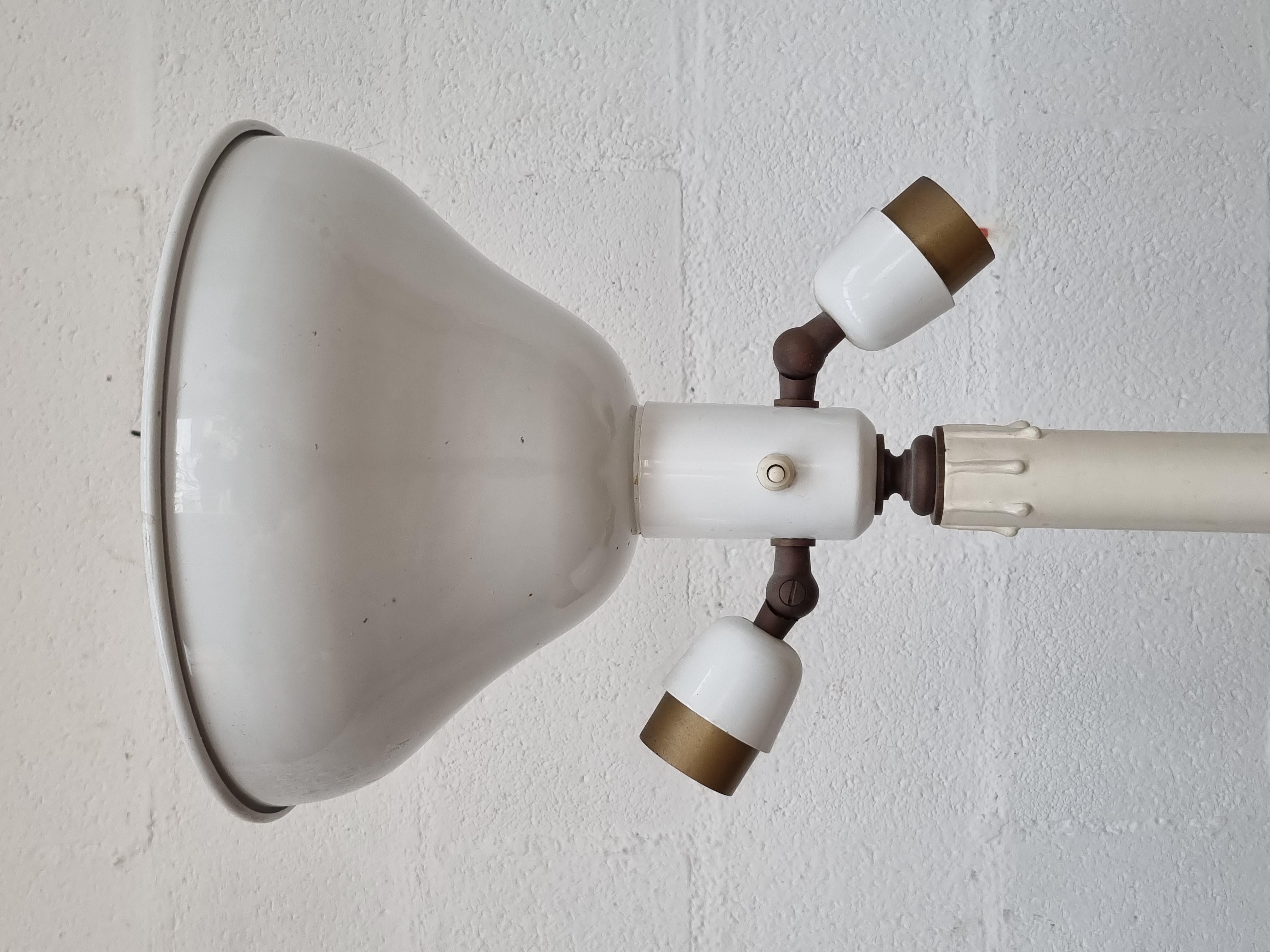 Paire de lampes en bois polychrome, 1950 Bon état - En vente à NOUVION-SUR-MEUSE, FR
