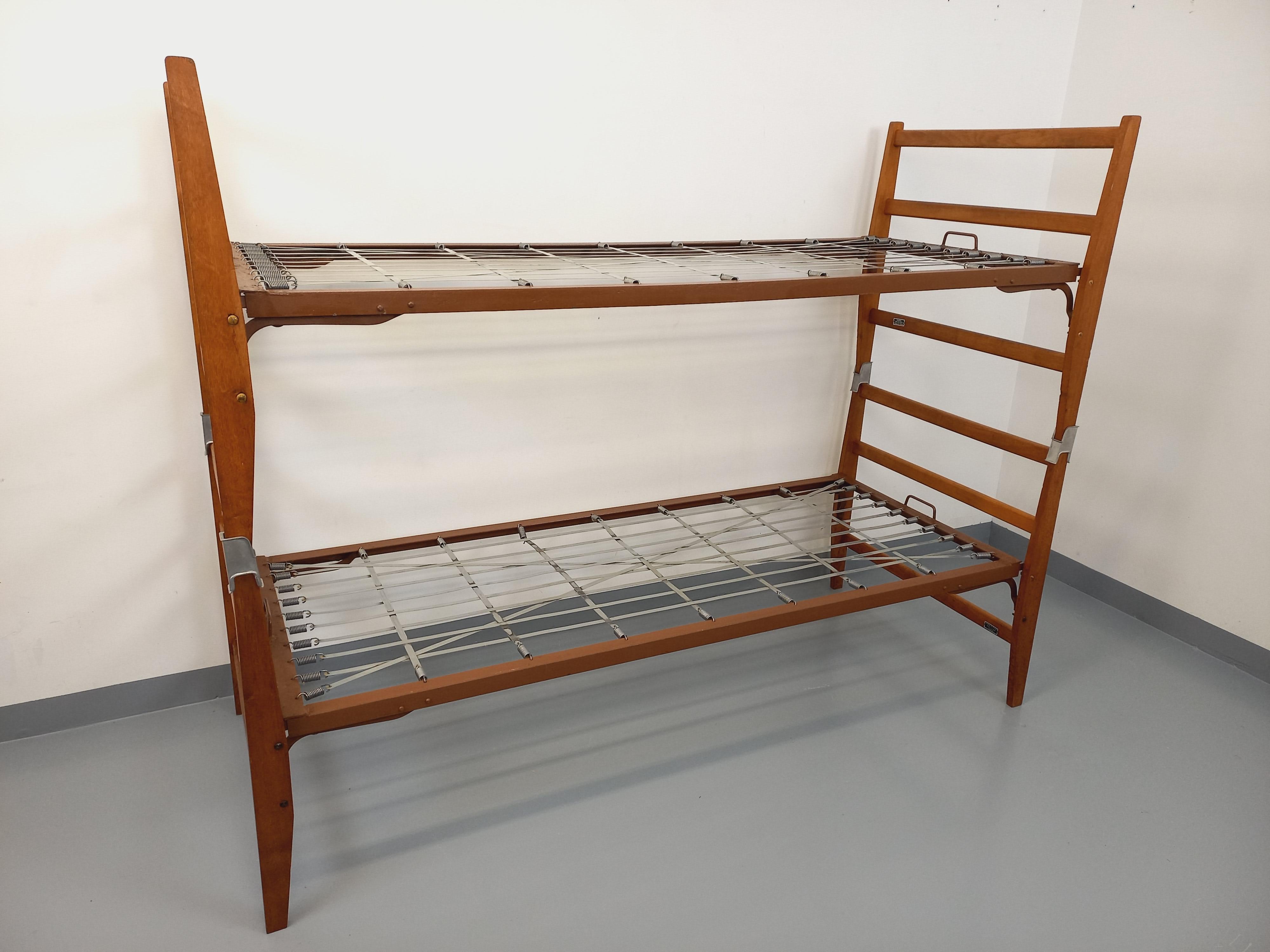 Par de lits de jour daybeds superposables vintage en bois de chêne et métal Moderno de mediados de siglo en venta