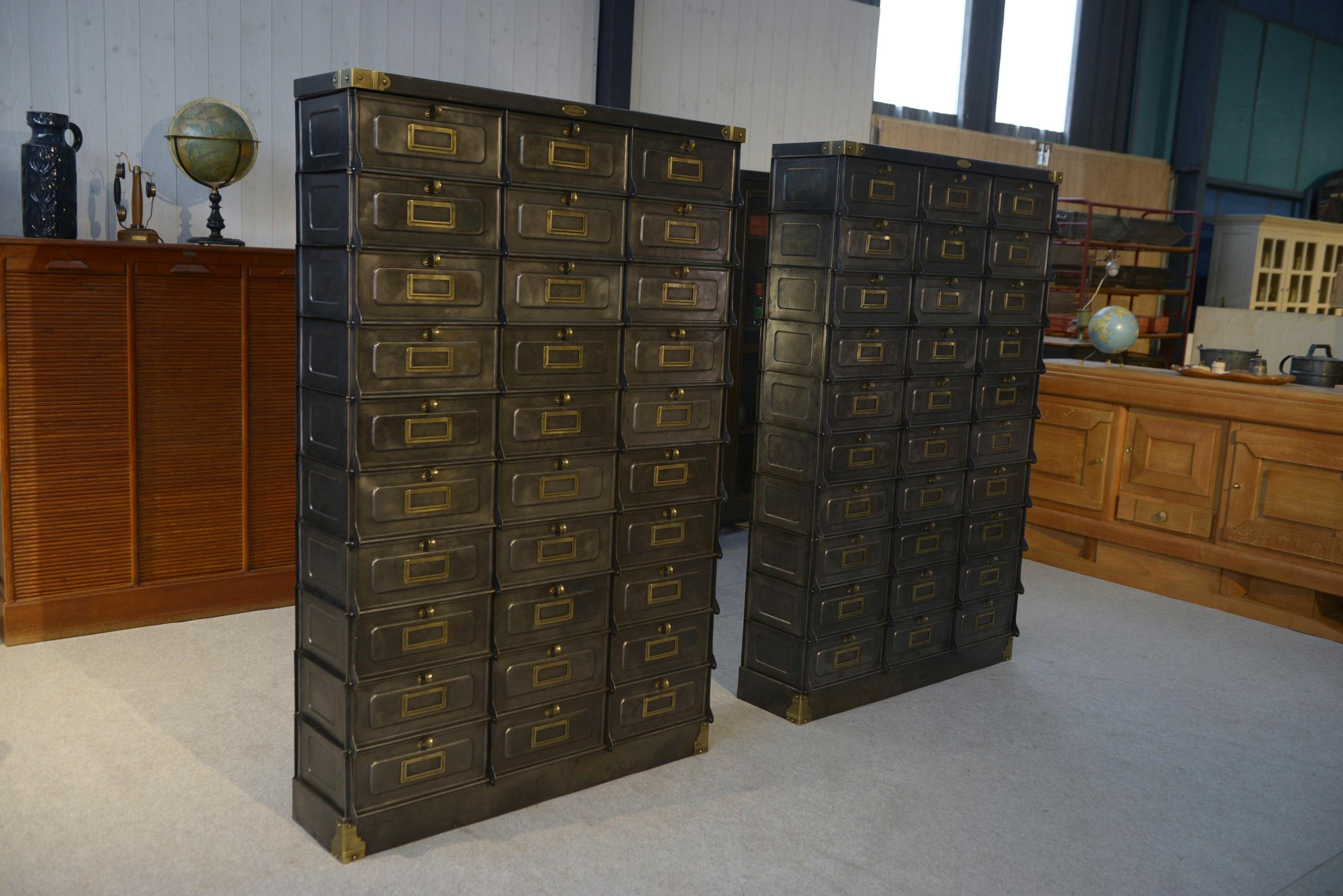 Industrial Paire de meuble à clapets STRAFOR travail français vers 1920's For Sale