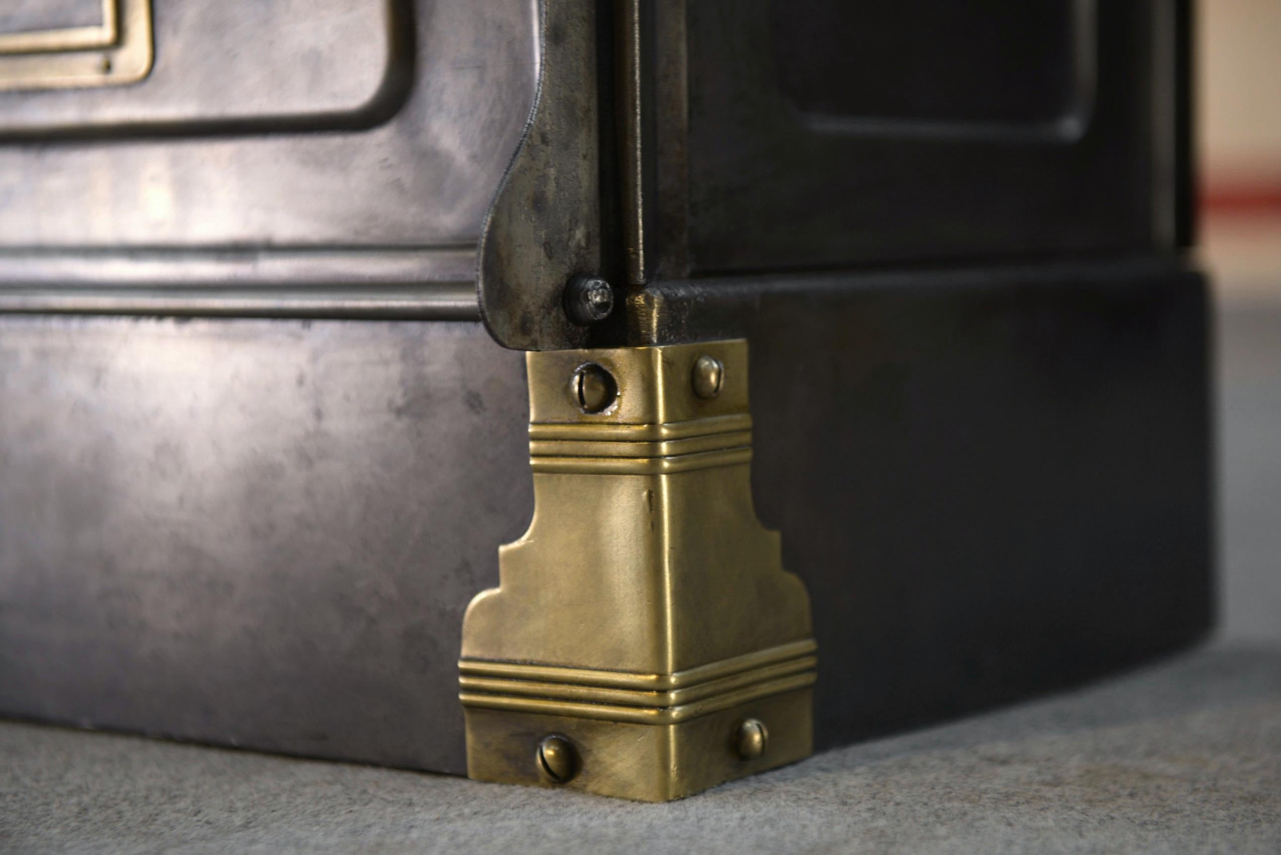Metal Paire de meuble à clapets STRAFOR travail français vers 1920's For Sale