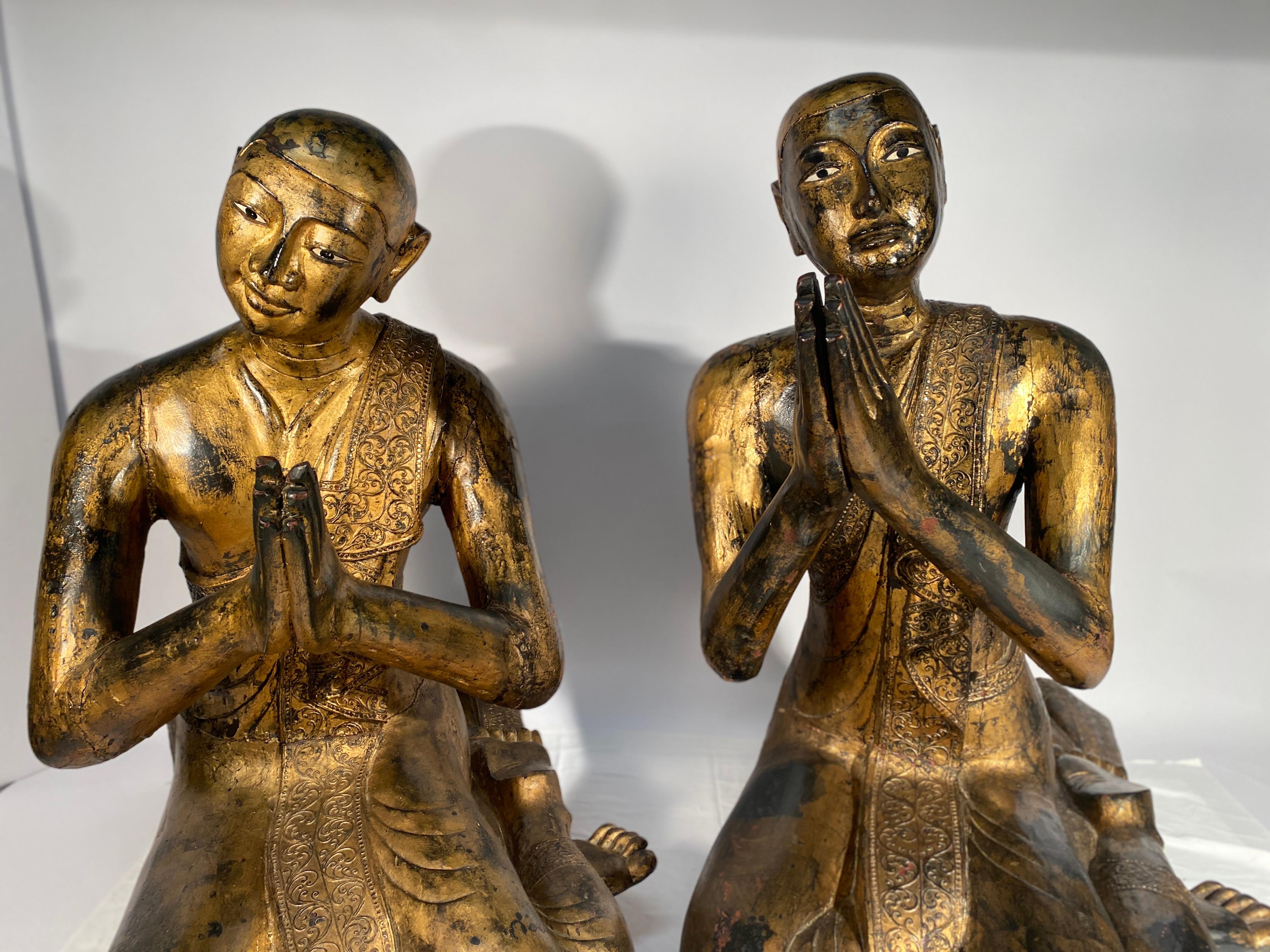 Chinoiserie Pair of Burmese Monks in Prayer, Buddha, in gilded wood XIXth century For Sale