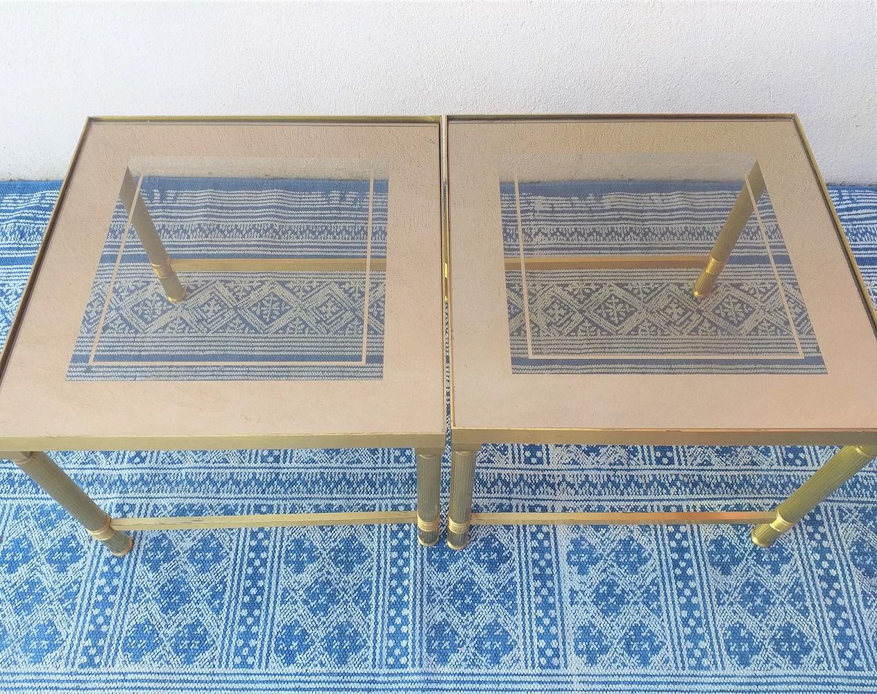 Paire de tables basses en métal et verre In Distressed Condition For Sale In SAINT-CLÉMENT-DE-RIVIÈRE, FR