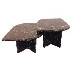 Paire de tables basses gigognes vintage en marbre brillant noir grenat des année