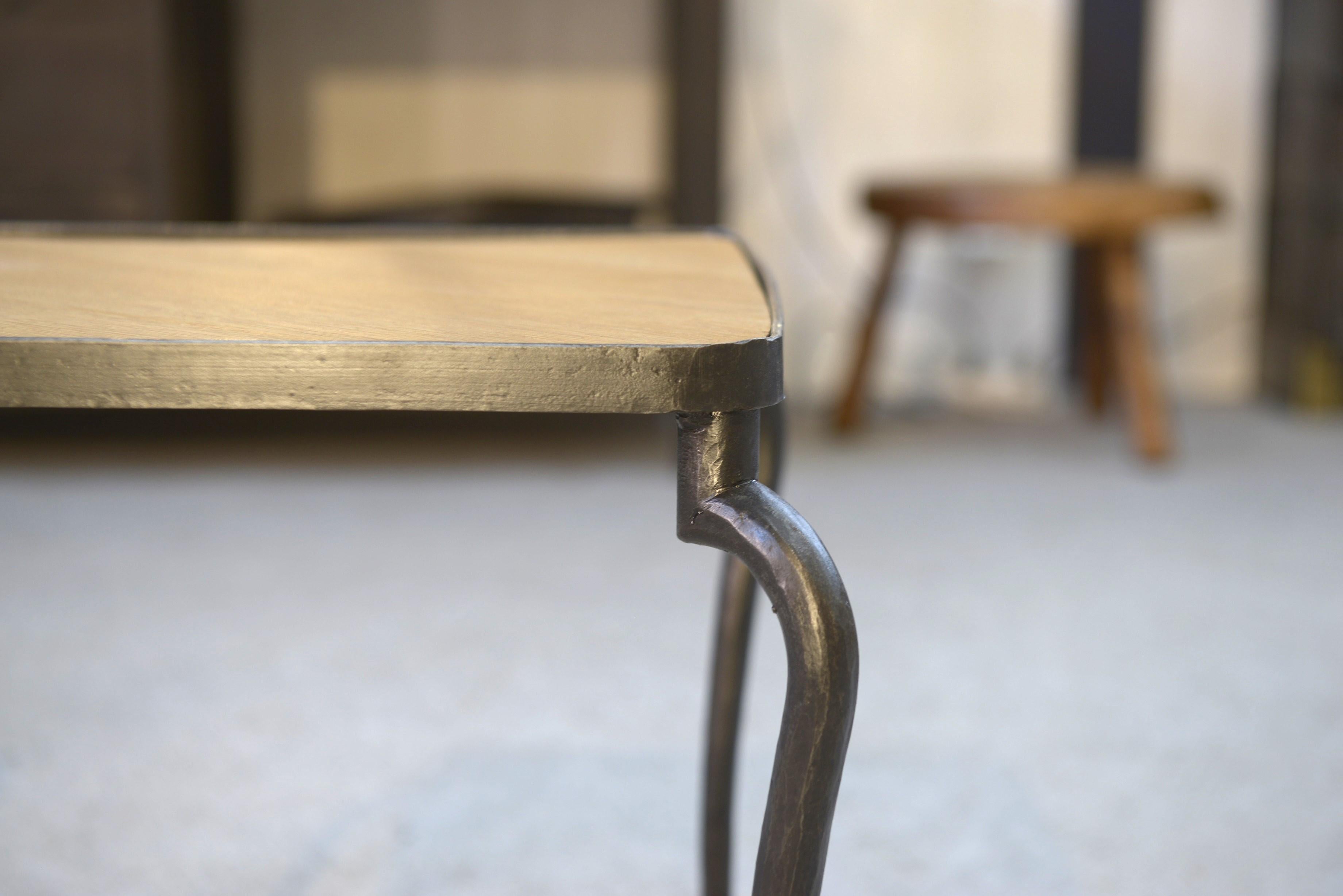 French Paire de tables d'appoint en fer forgé et plateau en chêne travail français For Sale