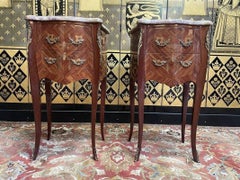 Paire de tables de chevets de style Louis XV/Transition en marqueterie