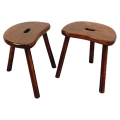 Paire de tabourets brutalistes tripodes vintage en bois de sapin massif