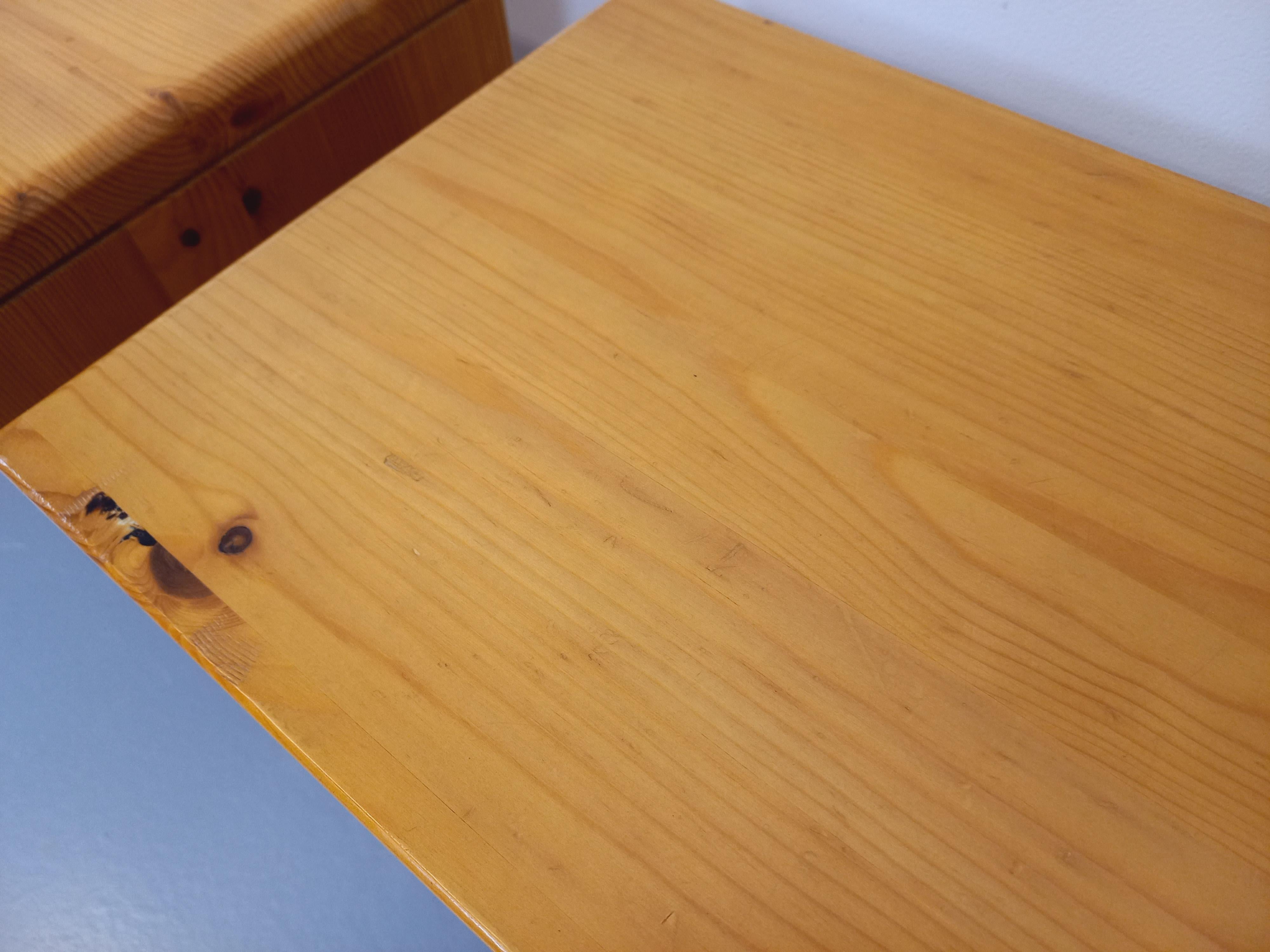 Paire de tabourets Charlotte Perriand Les Arcs vintage en pin des années 60 70 en vente 3