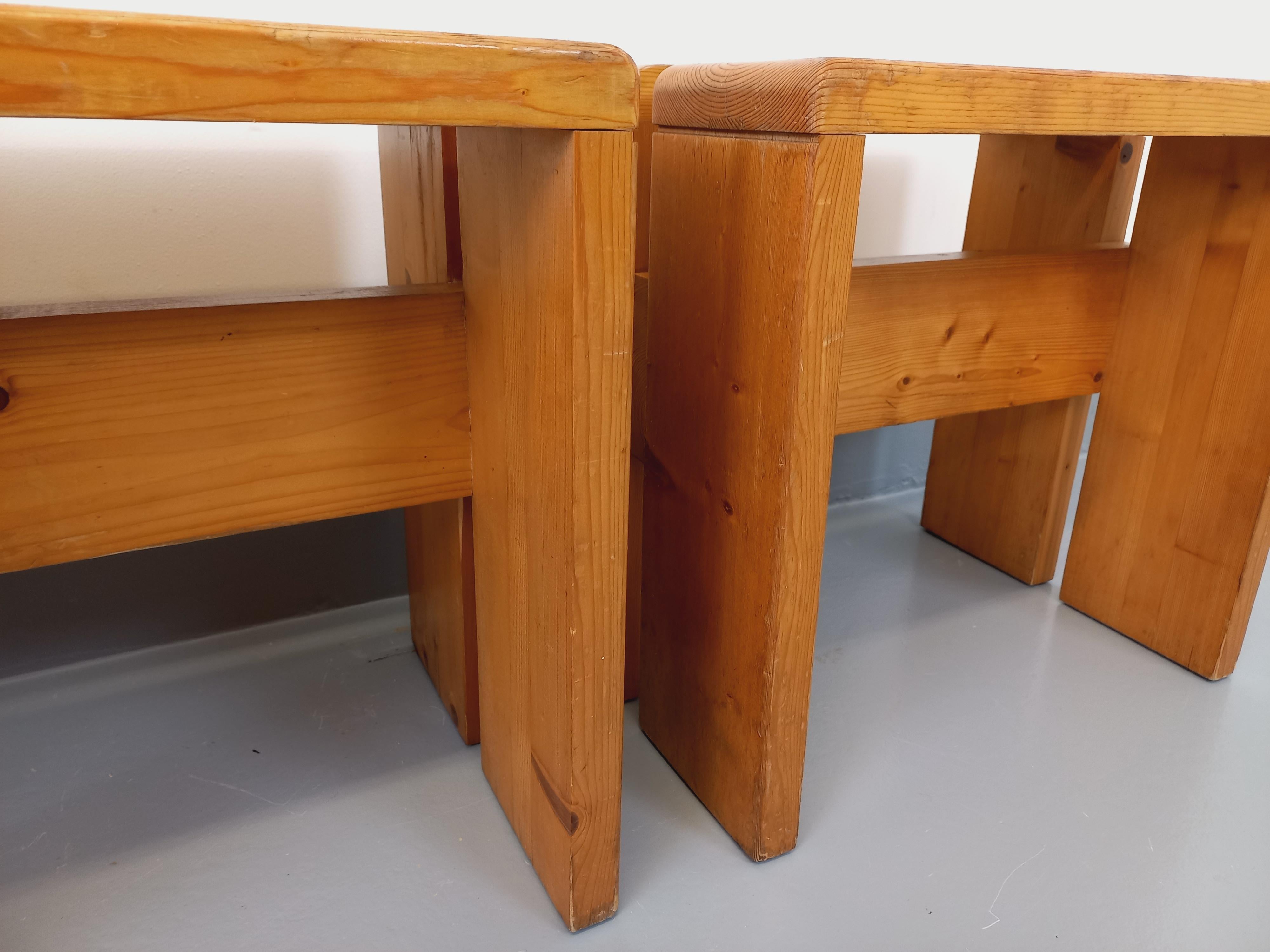 Paire de tabourets Charlotte Perriand Les Arcs vintage en pin des années 60 70 4