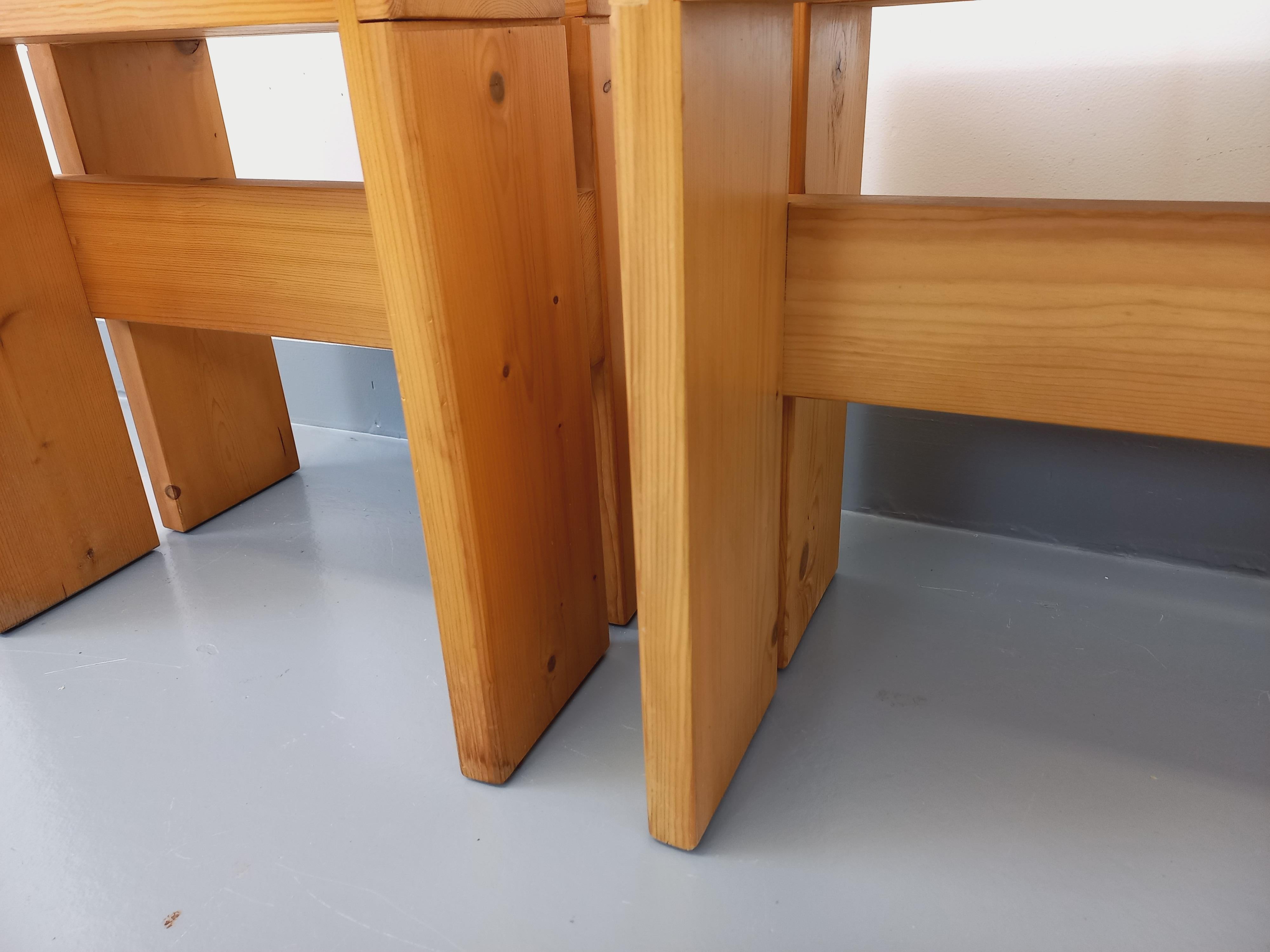 Paire de tabourets Charlotte Perriand Les Arcs vintage en pin des années 60 70 4