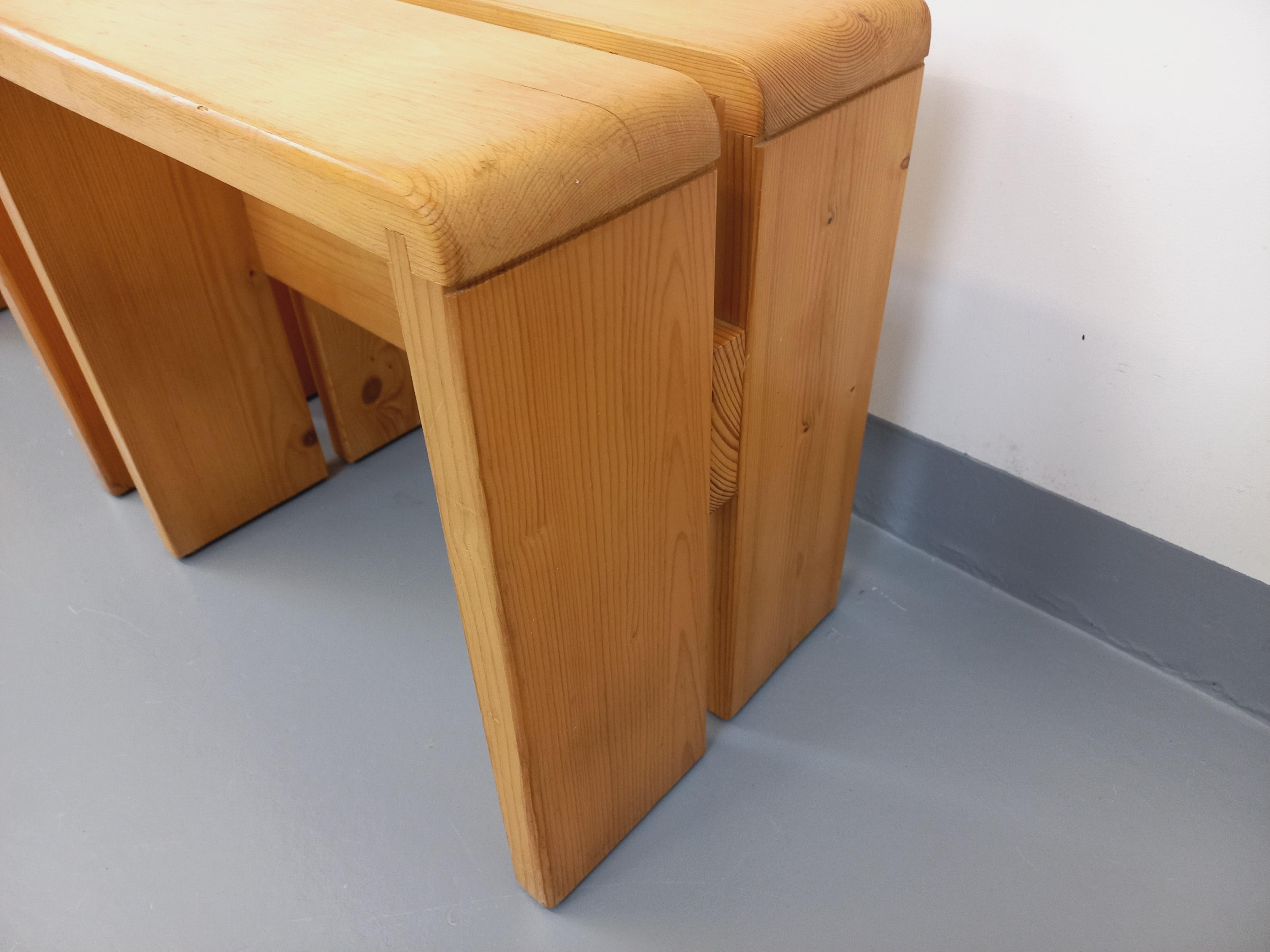Paire de tabourets Charlotte Perriand Les Arcs vintage en pin des années 60 70 5