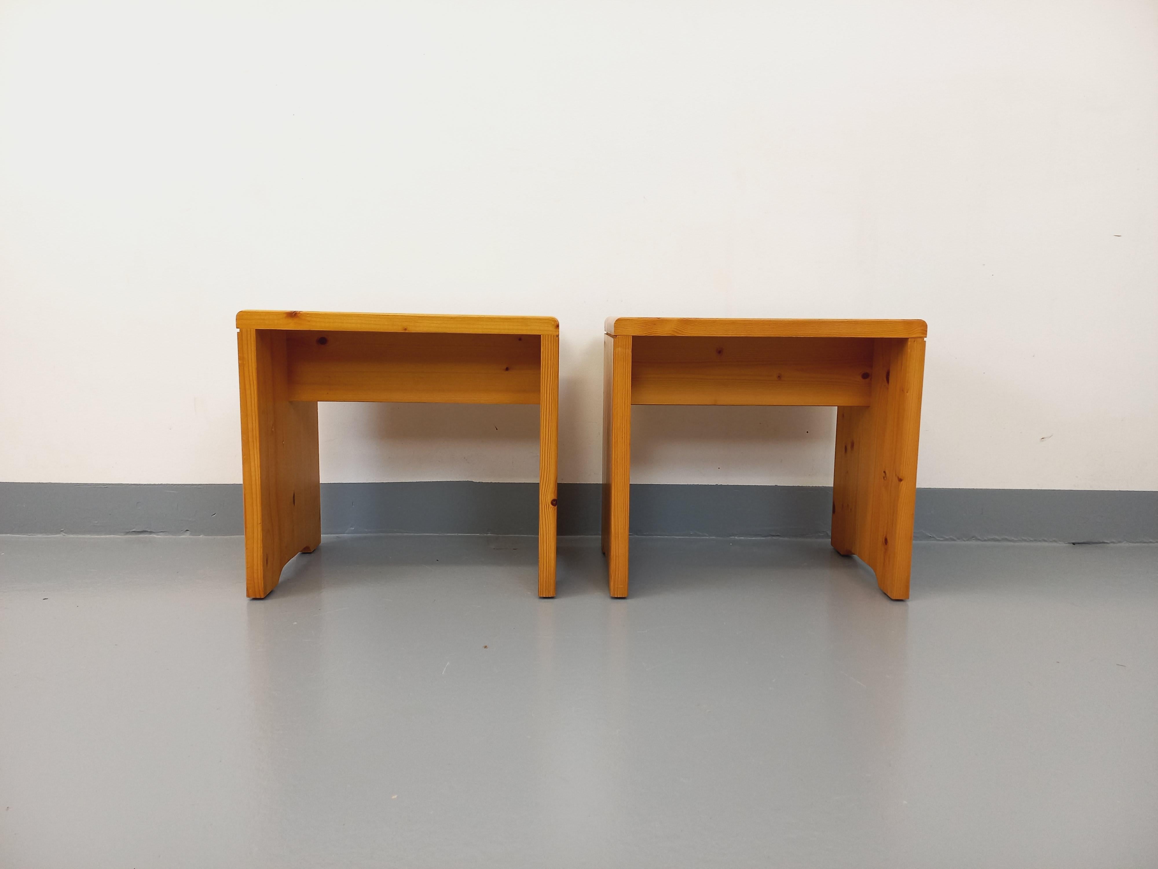Paire de tabourets Charlotte Perriand Les Arcs vintage en pin des années 60 70 en vente 6