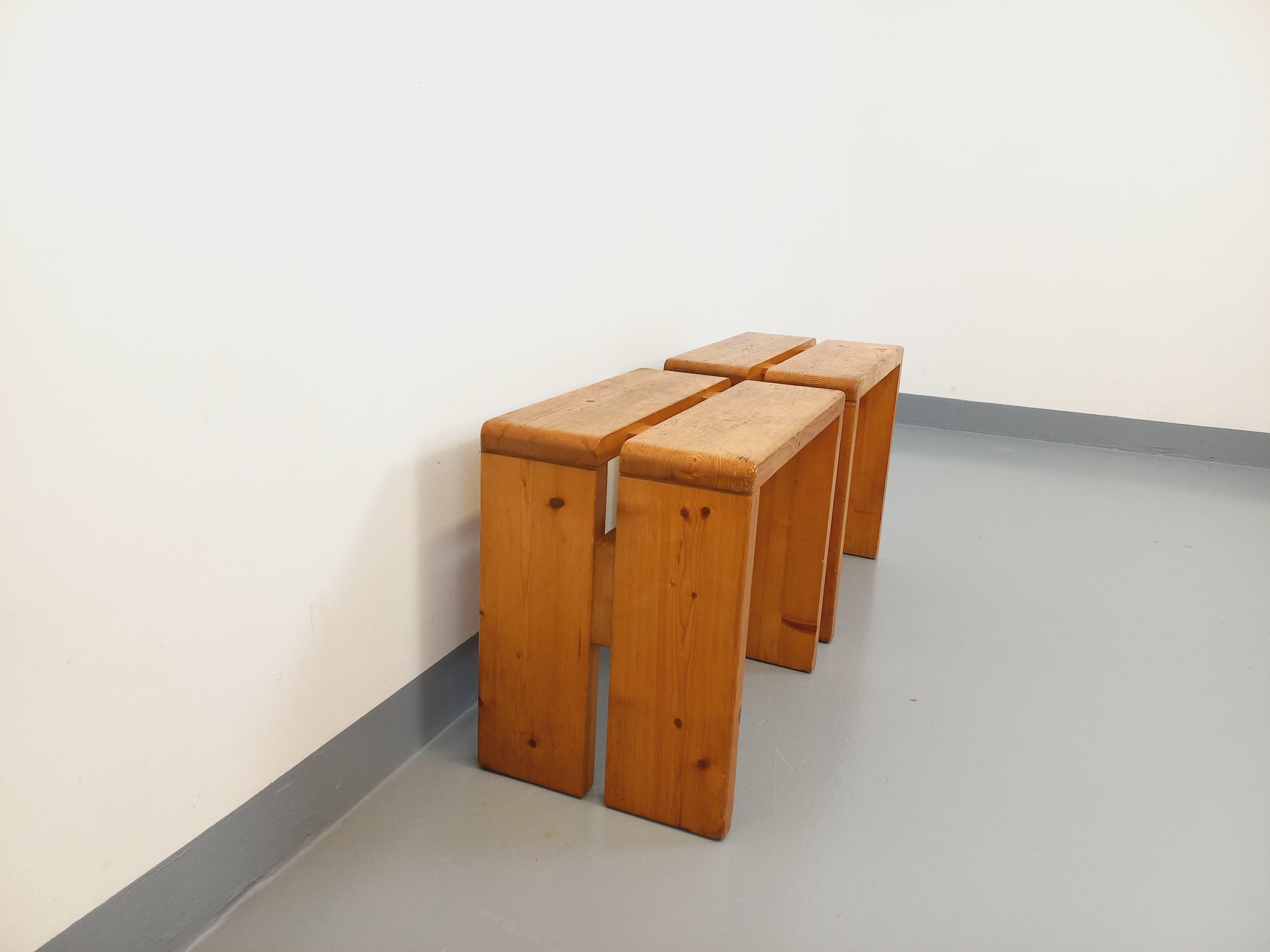 Paire de tabourets Charlotte Perriand Les Arcs vintage en pin des années 60 70 6