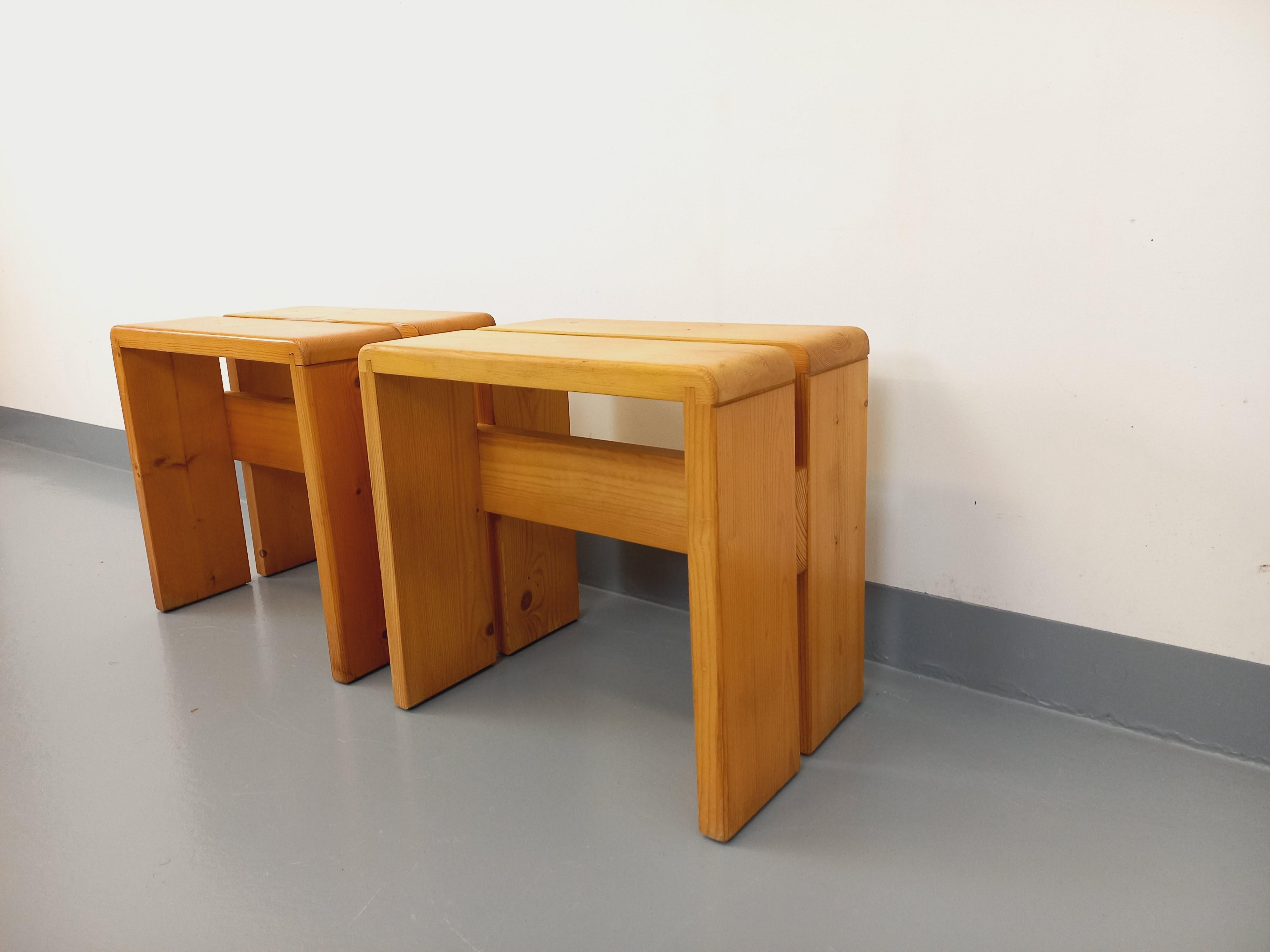 Paire de tabourets Charlotte Perriand Les Arcs vintage en pin des années 60 70 6