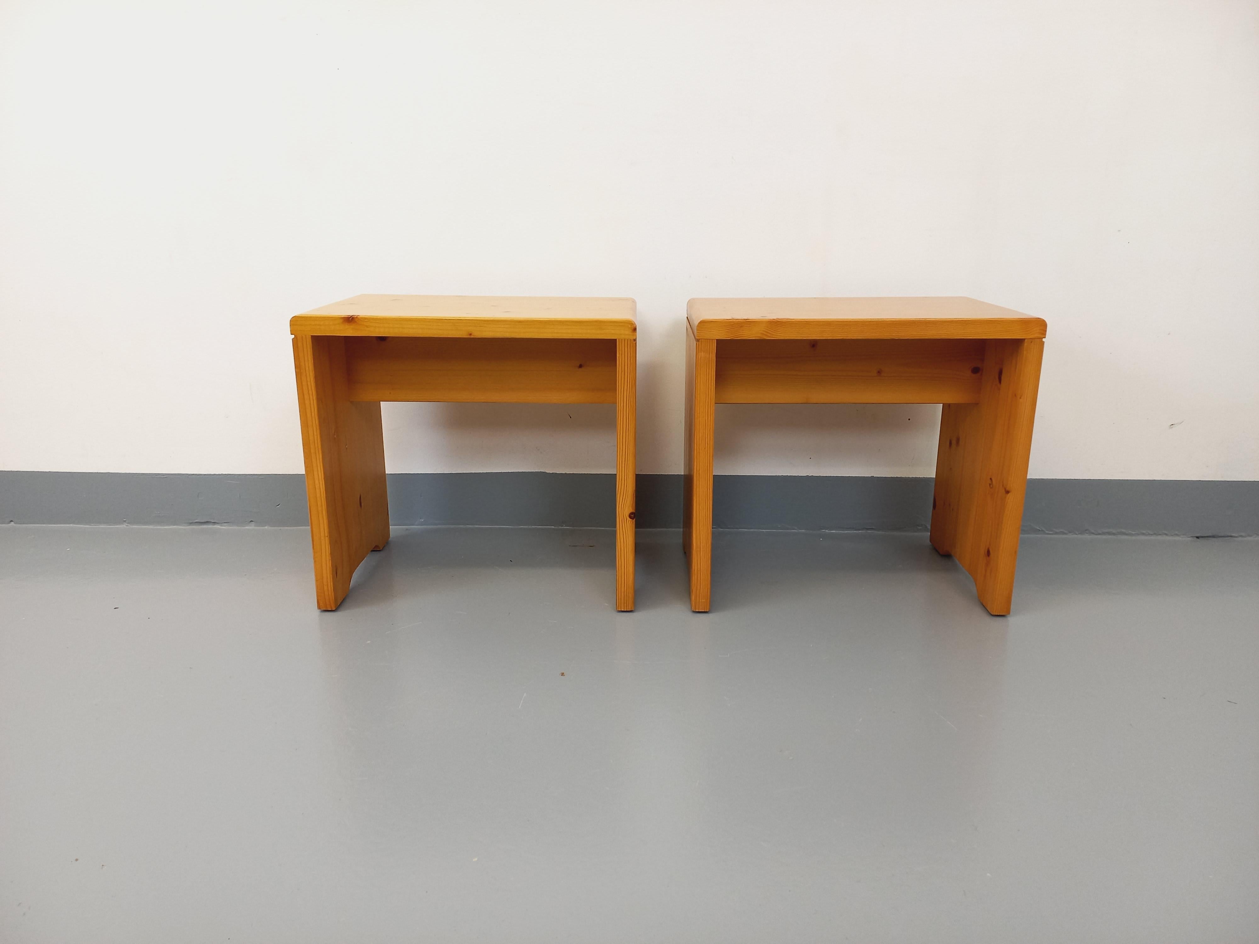 Paire de tabourets Charlotte Perriand Les Arcs vintage en pin des années 60 70 en vente 7