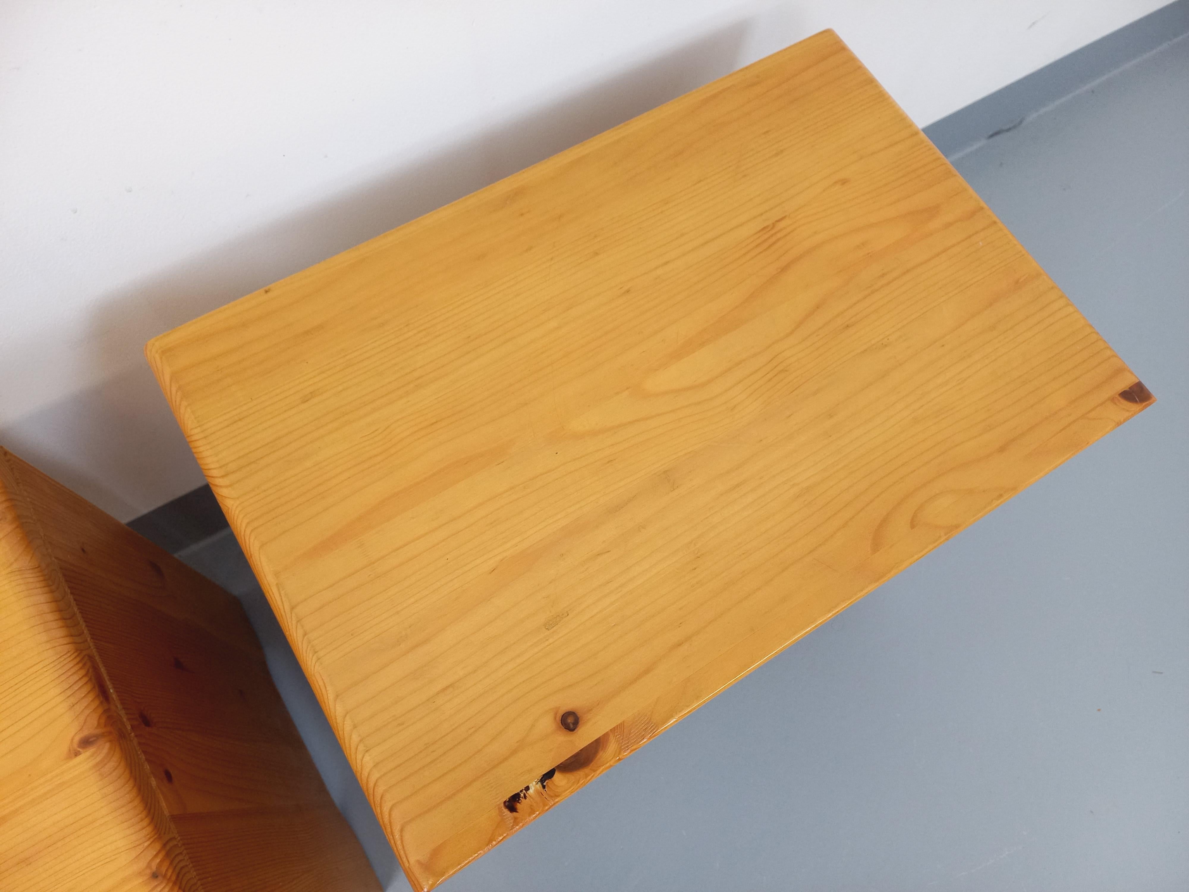 Mid-Century Modern Paire de tabourets Charlotte Perriand Les Arcs vintage en pin des années 60 70 en vente