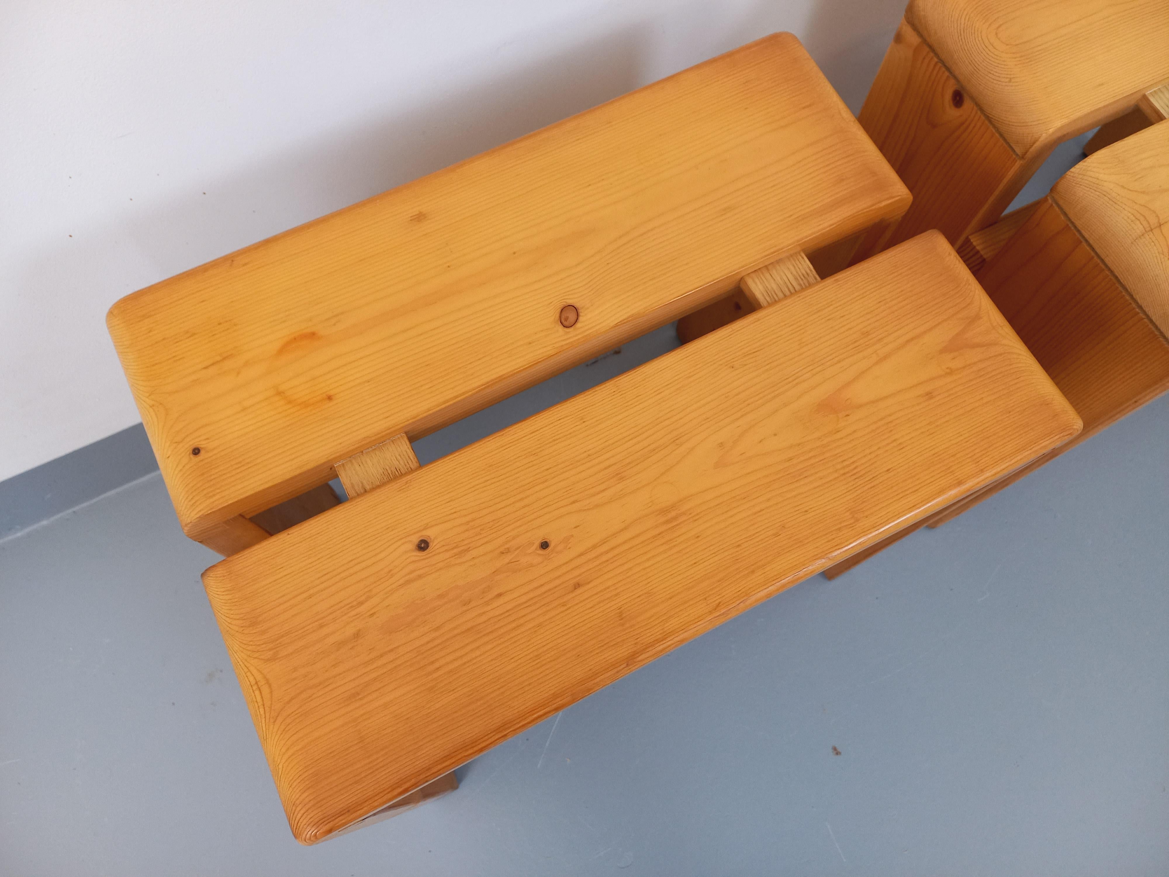 French Paire de tabourets Charlotte Perriand Les Arcs vintage en pin des années 60 70