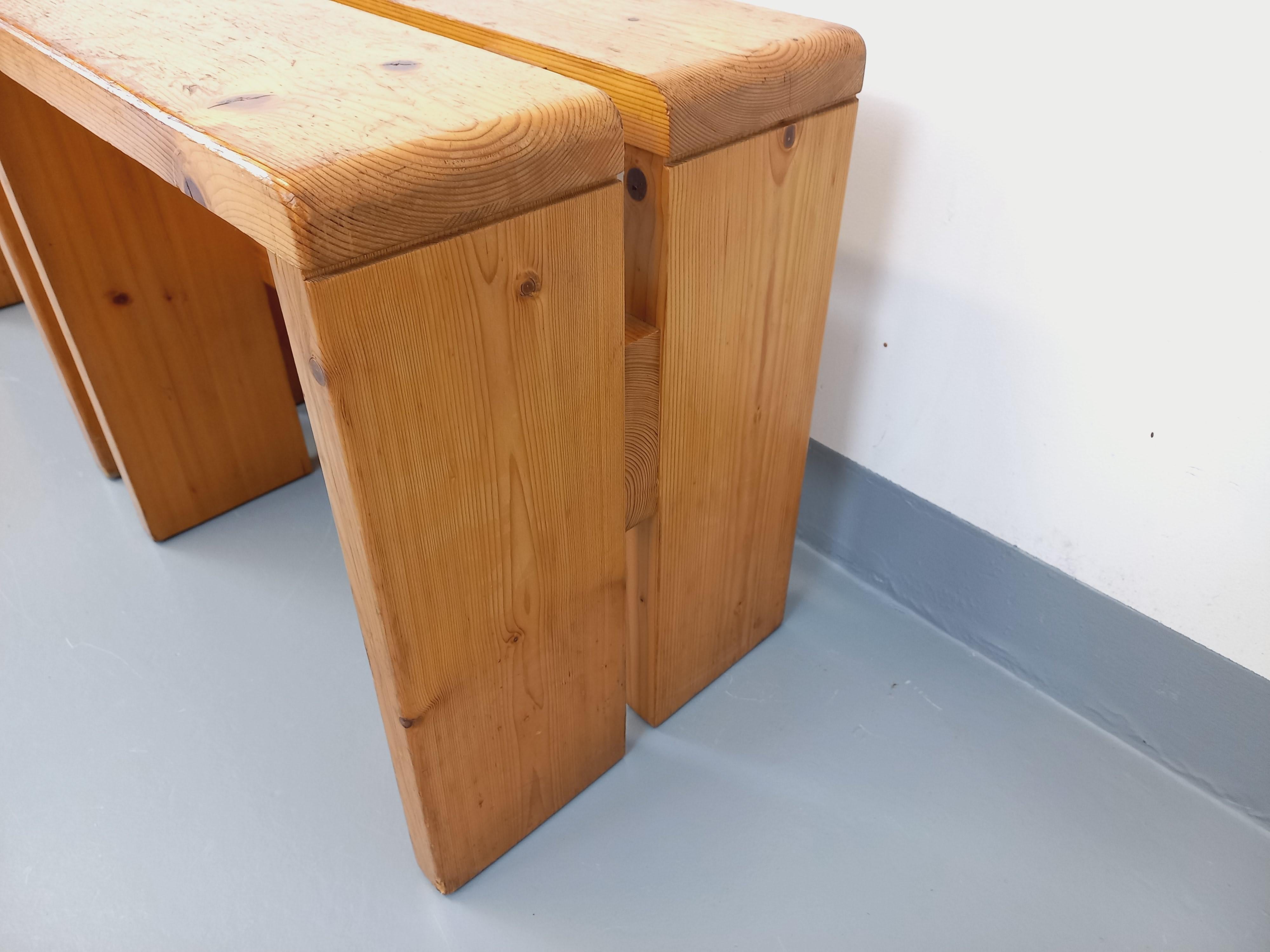 Fin du 20e siècle Paire de tabourets Charlotte Perriand Les Arcs vintage en pin des années 60 70