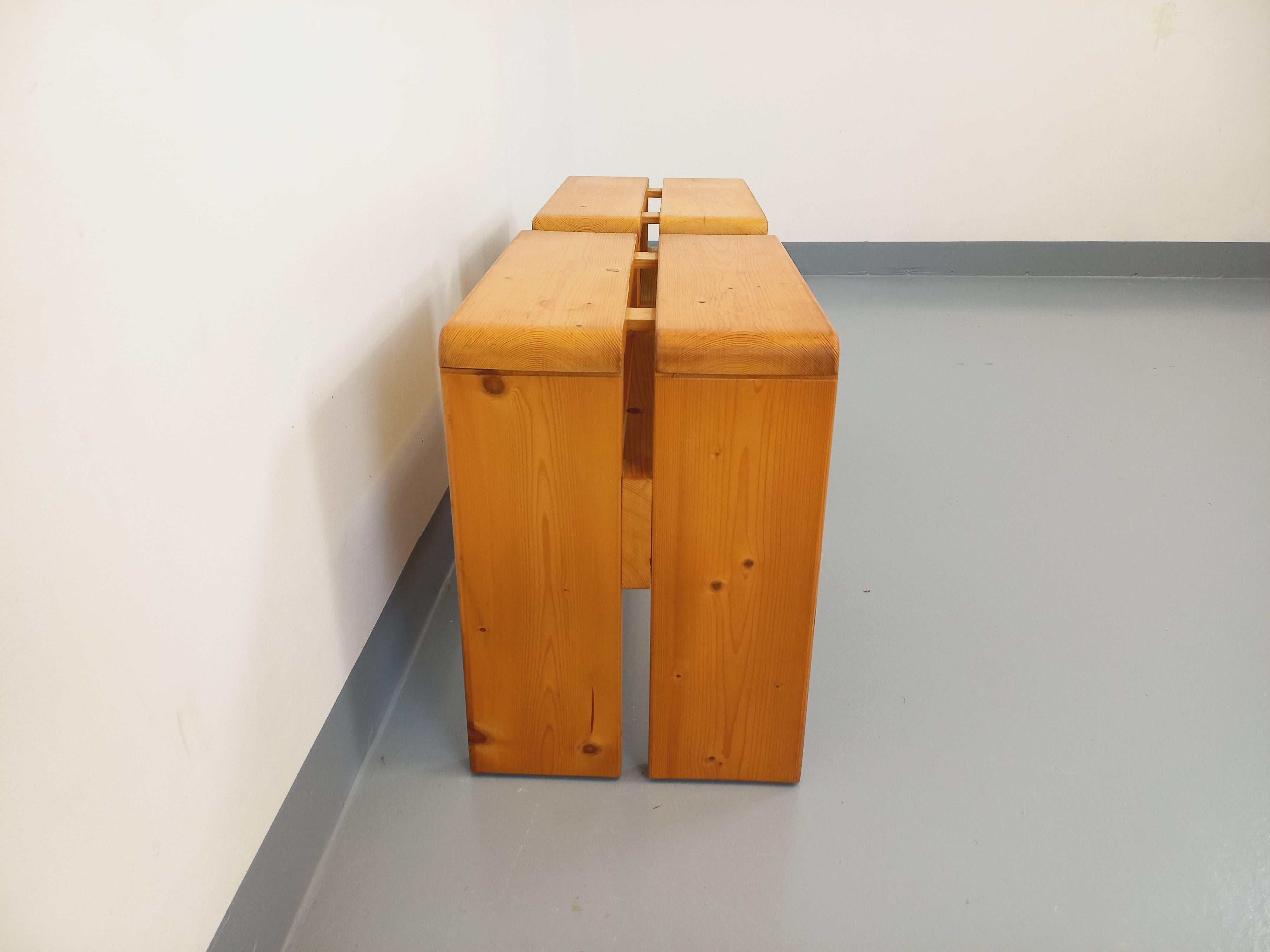 Late 20th Century Paire de tabourets Charlotte Perriand Les Arcs vintage en pin des années 60 70