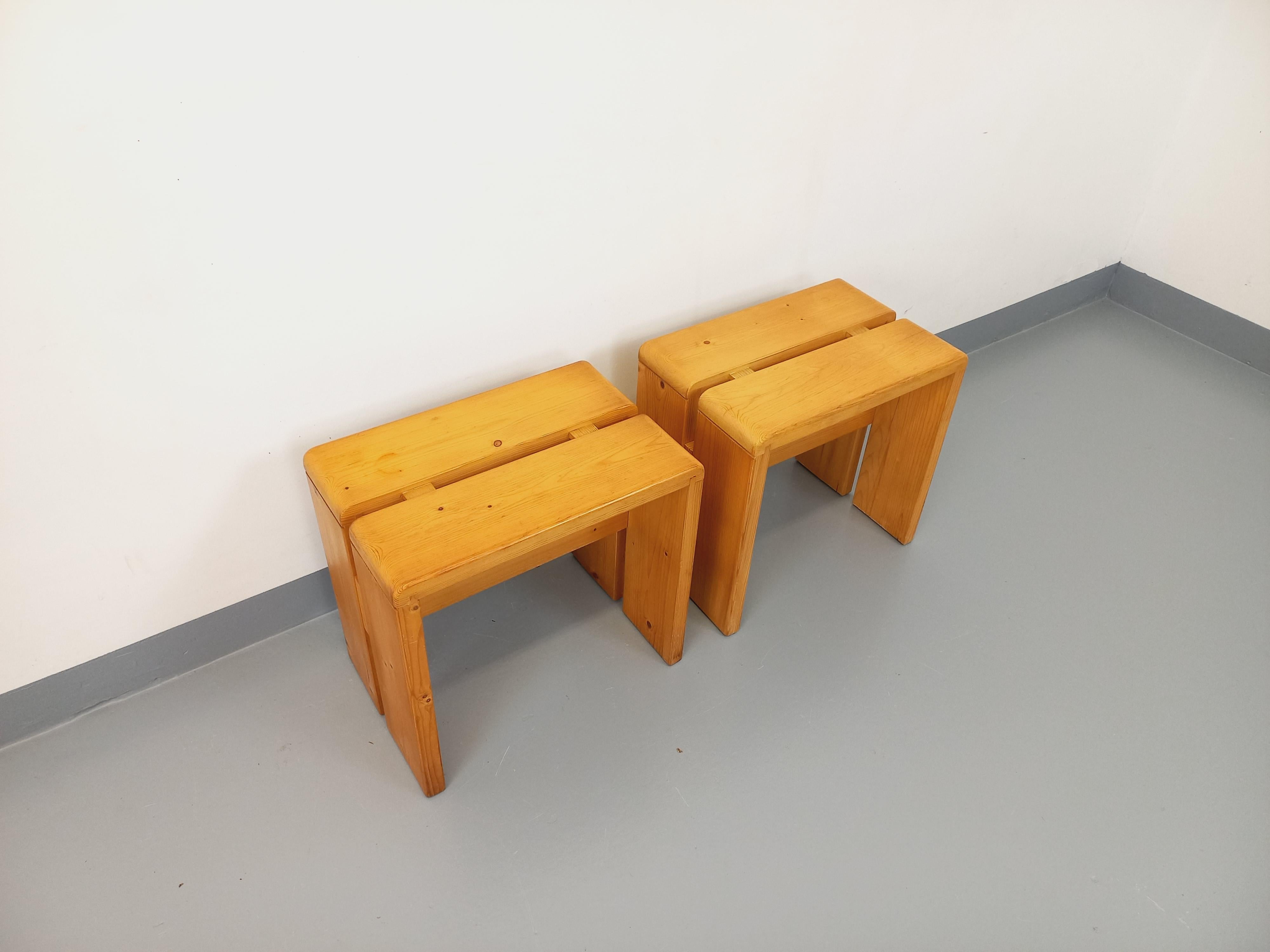 Pine Paire de tabourets Charlotte Perriand Les Arcs vintage en pin des années 60 70