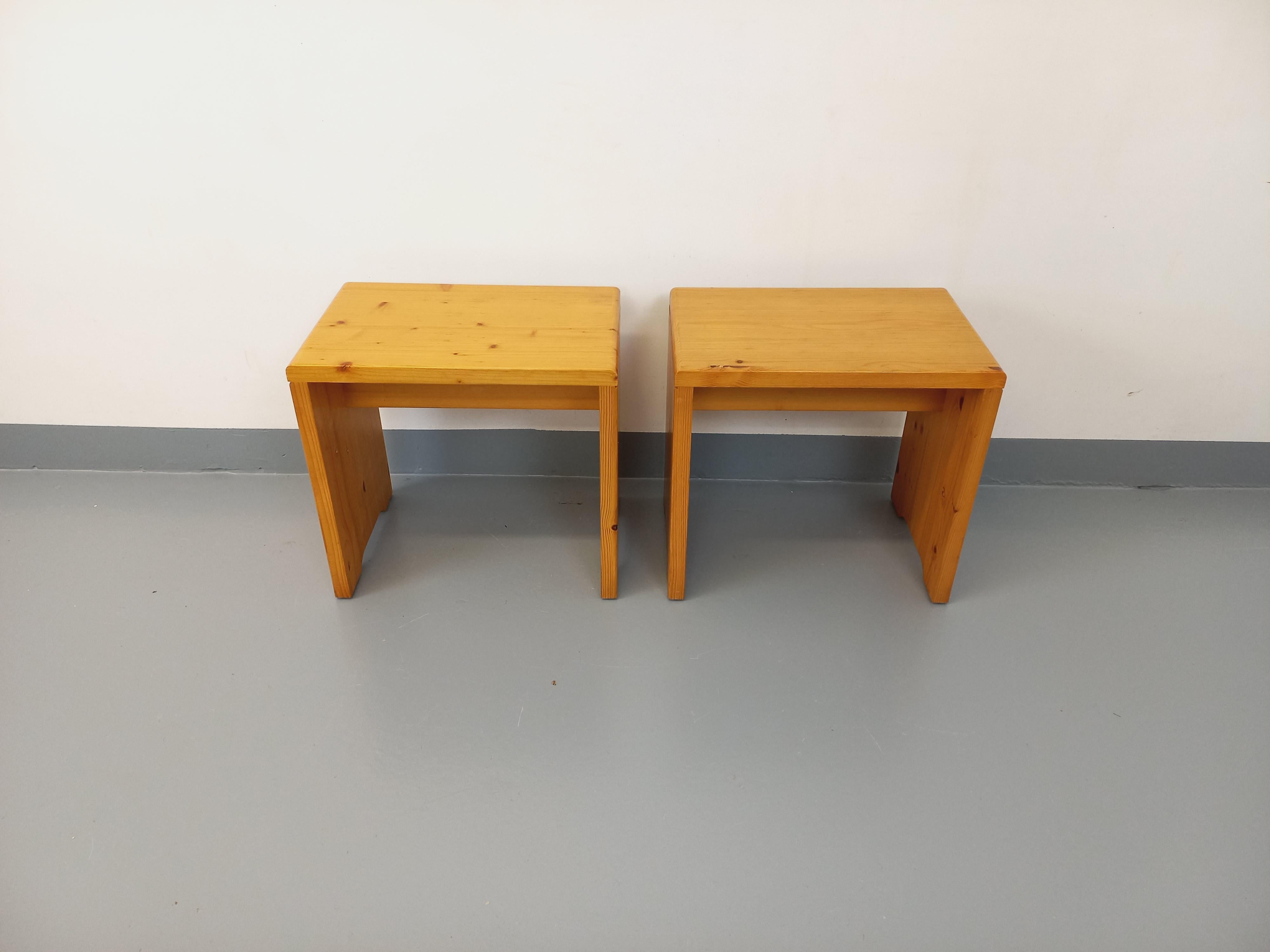 Paire de tabourets Charlotte Perriand Les Arcs vintage en pin des années 60 70 en vente 1