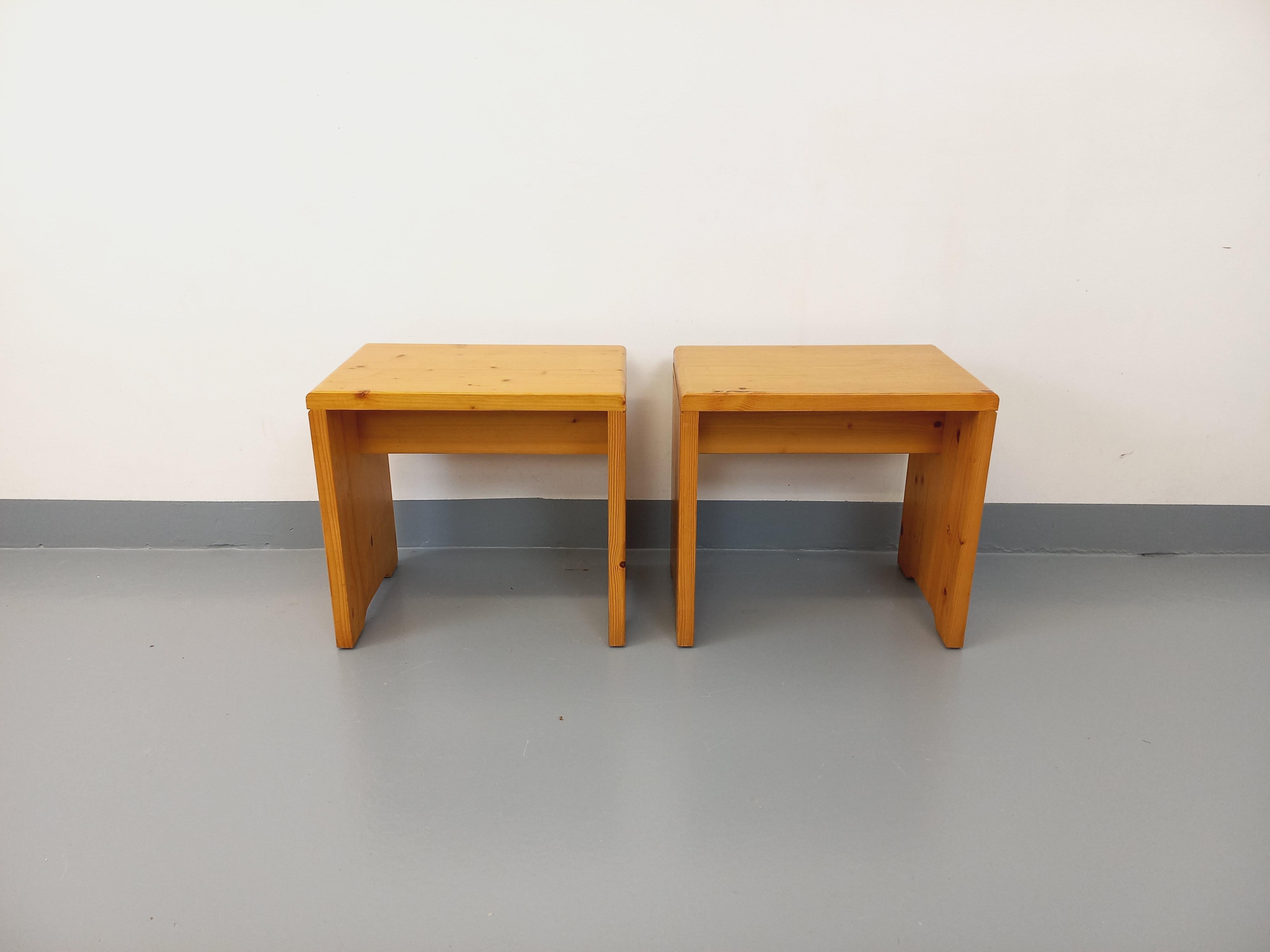 Paire de tabourets Charlotte Perriand Les Arcs vintage en pin des années 60 70 en vente 2