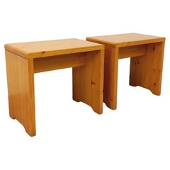 Paire de tabourets Charlotte Perriand Les Arcs vintage en pin des années 60 70
