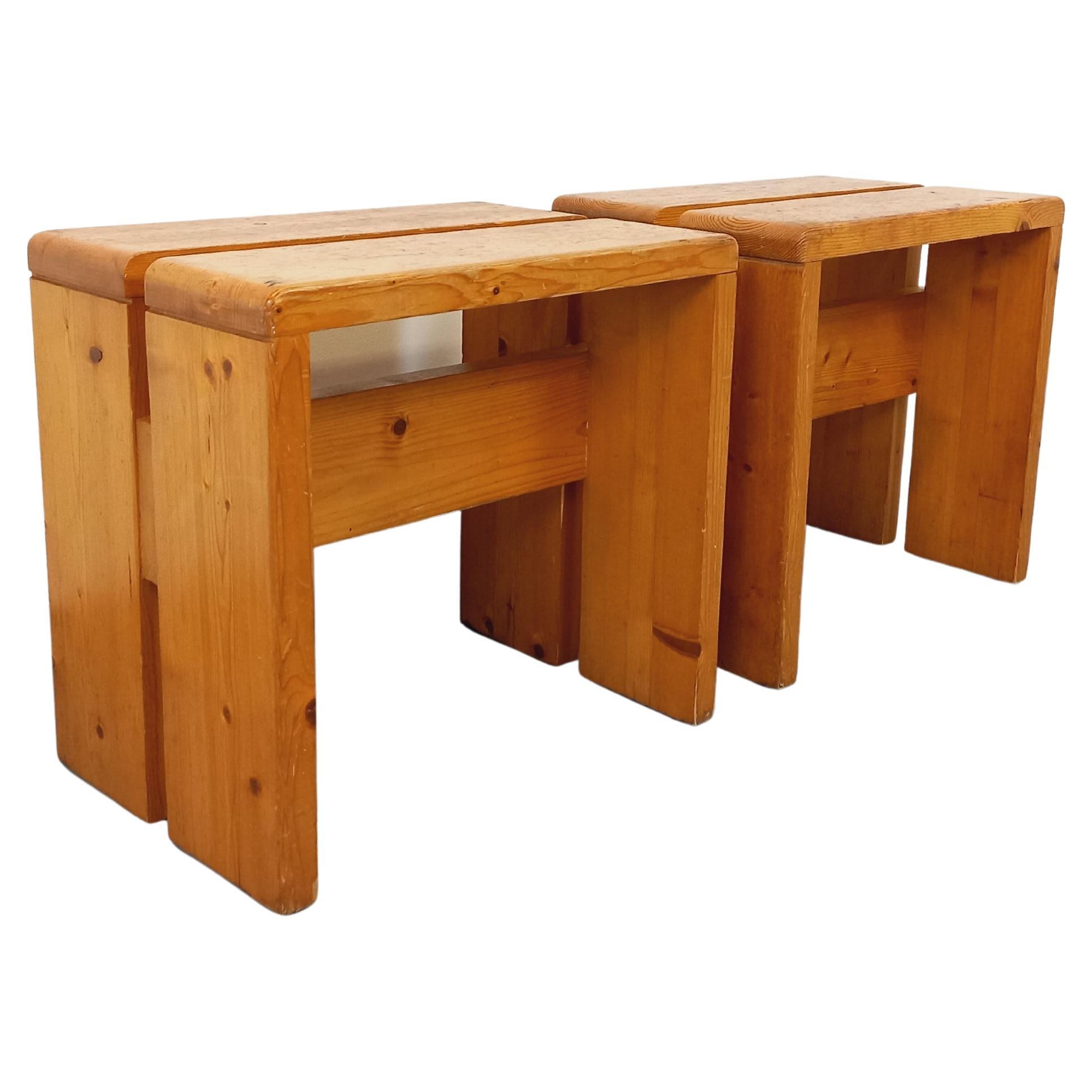 Coppia di tabourets Charlotte Perriand Les Arcs vintage en pin degli anni 60 70