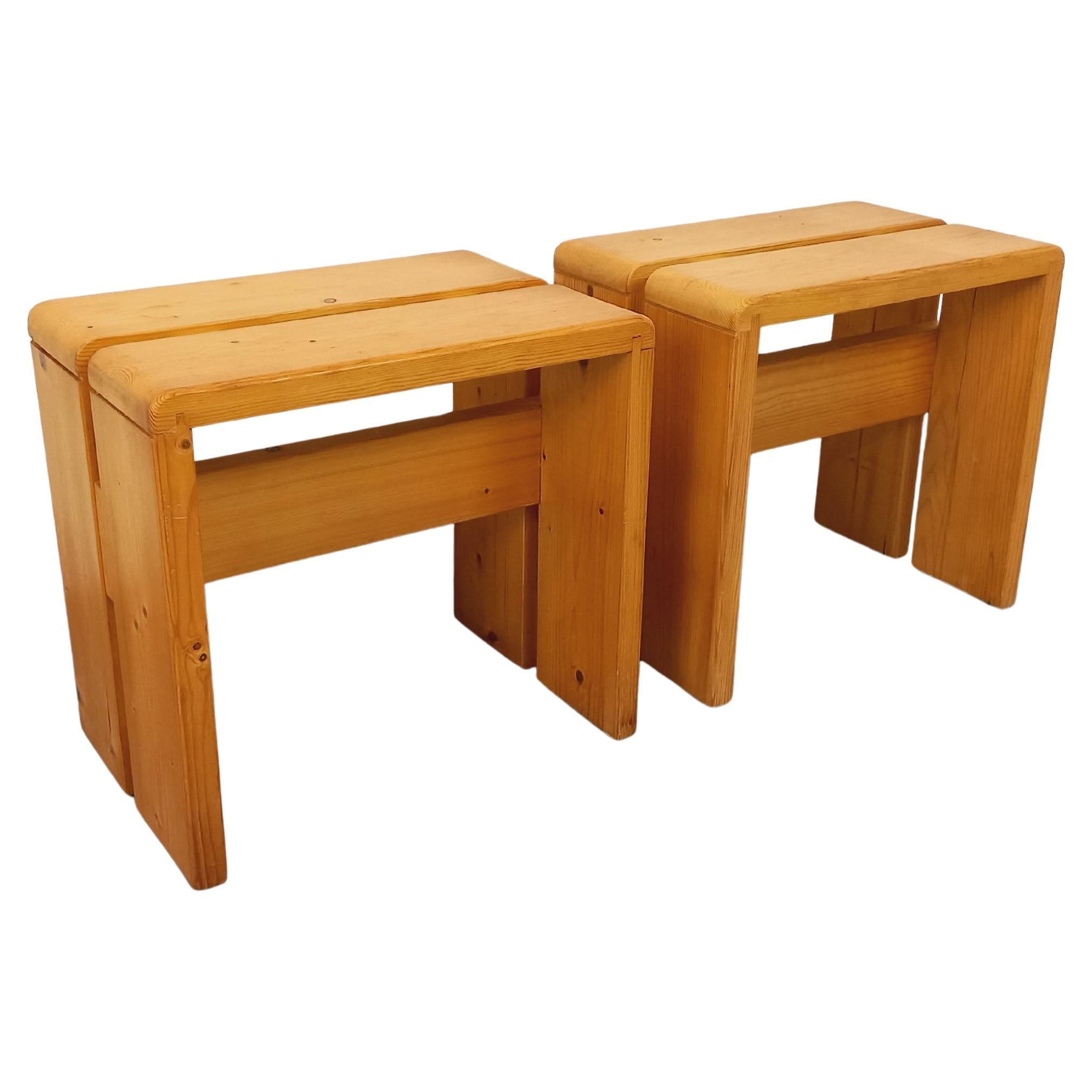 Paire de tabourets Charlotte Perriand Les Arcs vintage en pin des années 60 70