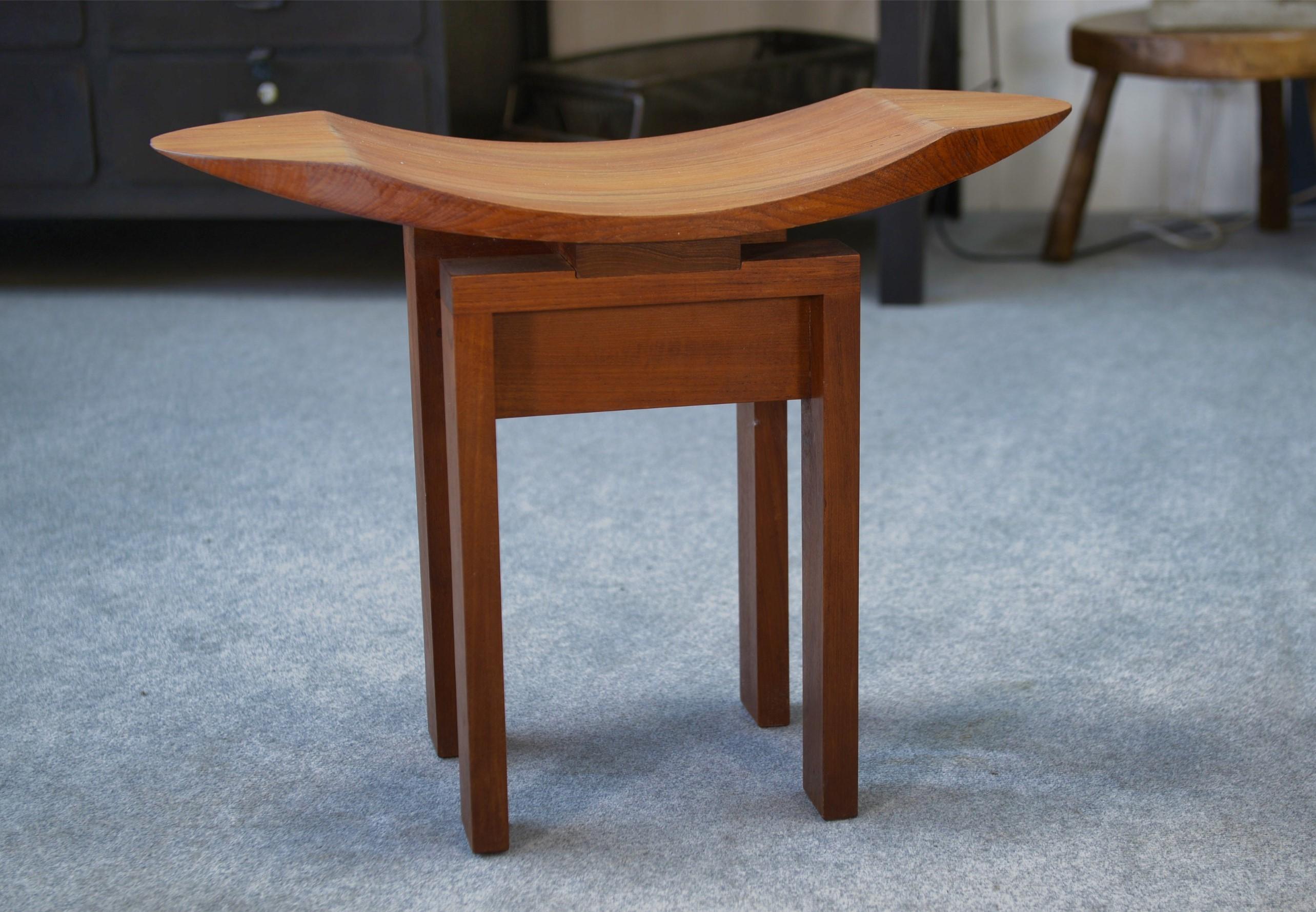 Par de tabourets japonais en teck en venta 5