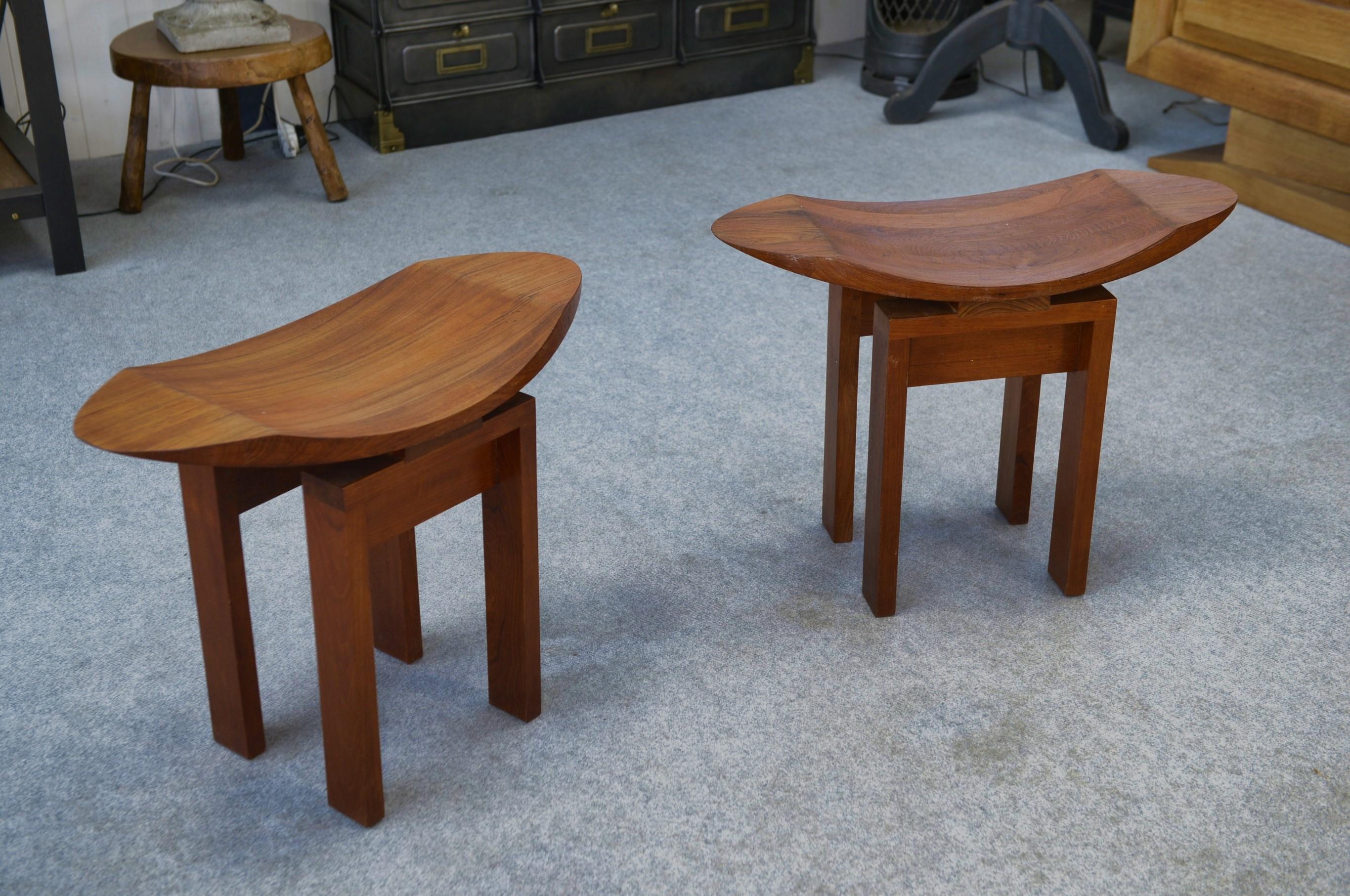 Par de tabourets japonais en teck en venta 6