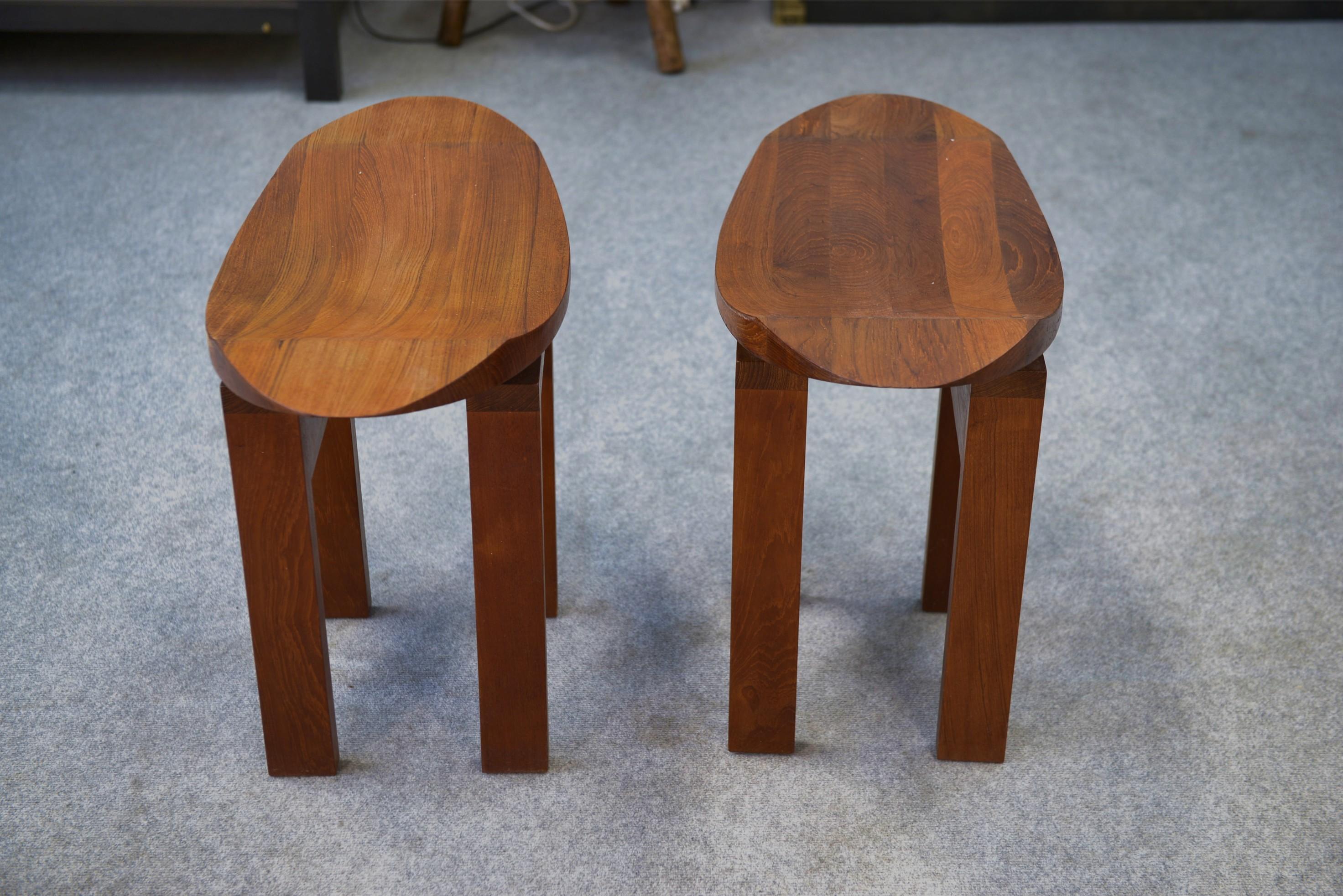 Par de tabourets japonais en teck en venta 7