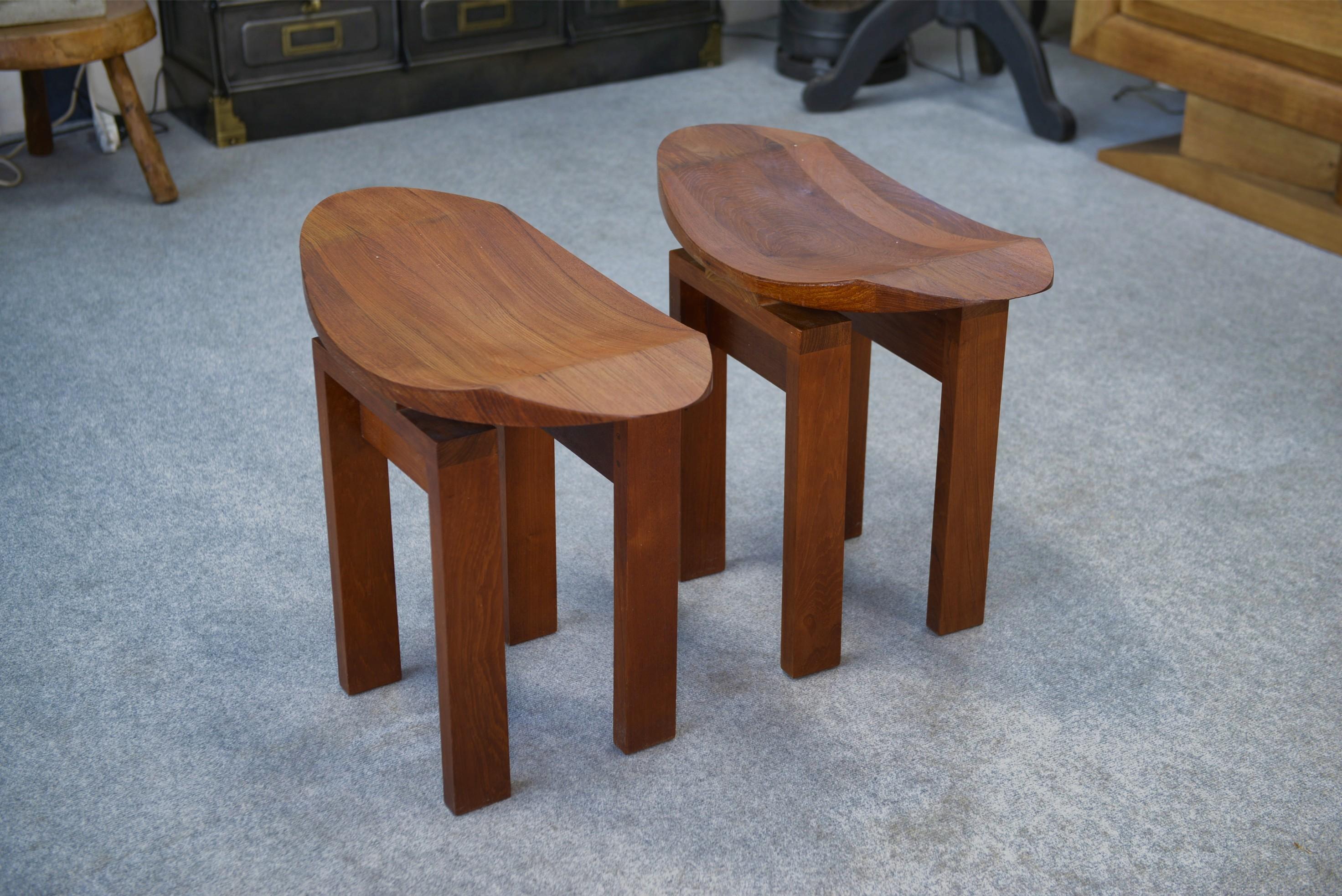 Par de tabourets japonais en teck Japonés en venta