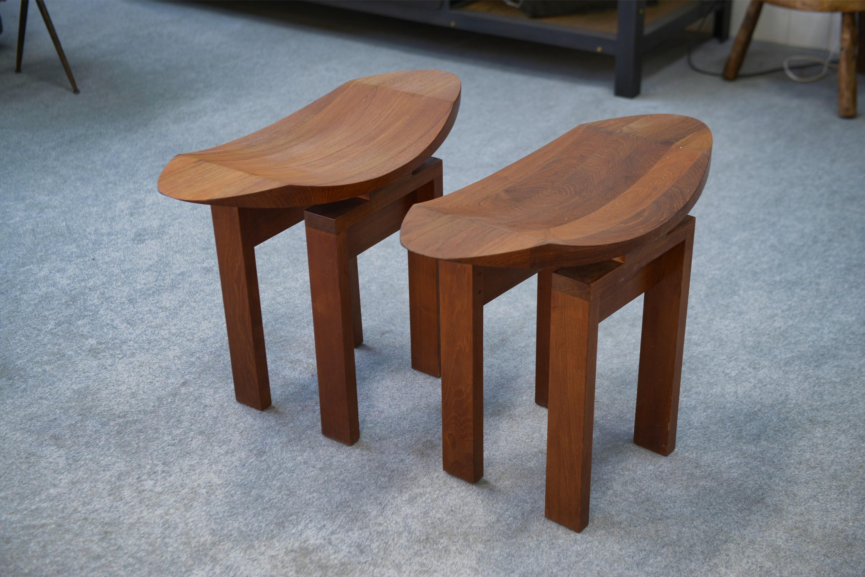 Par de tabourets japonais en teck en venta 2