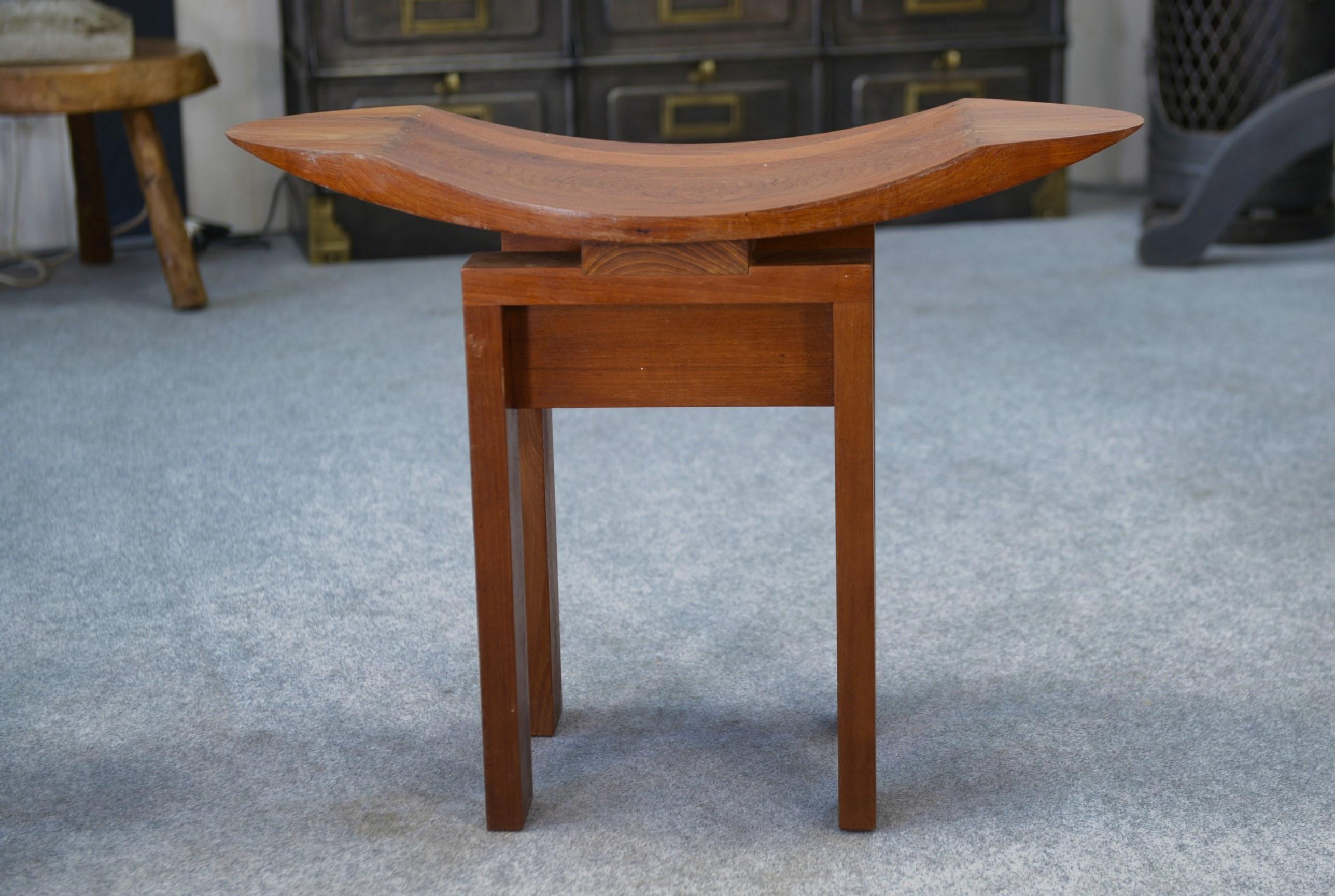 Par de tabourets japonais en teck en venta 4