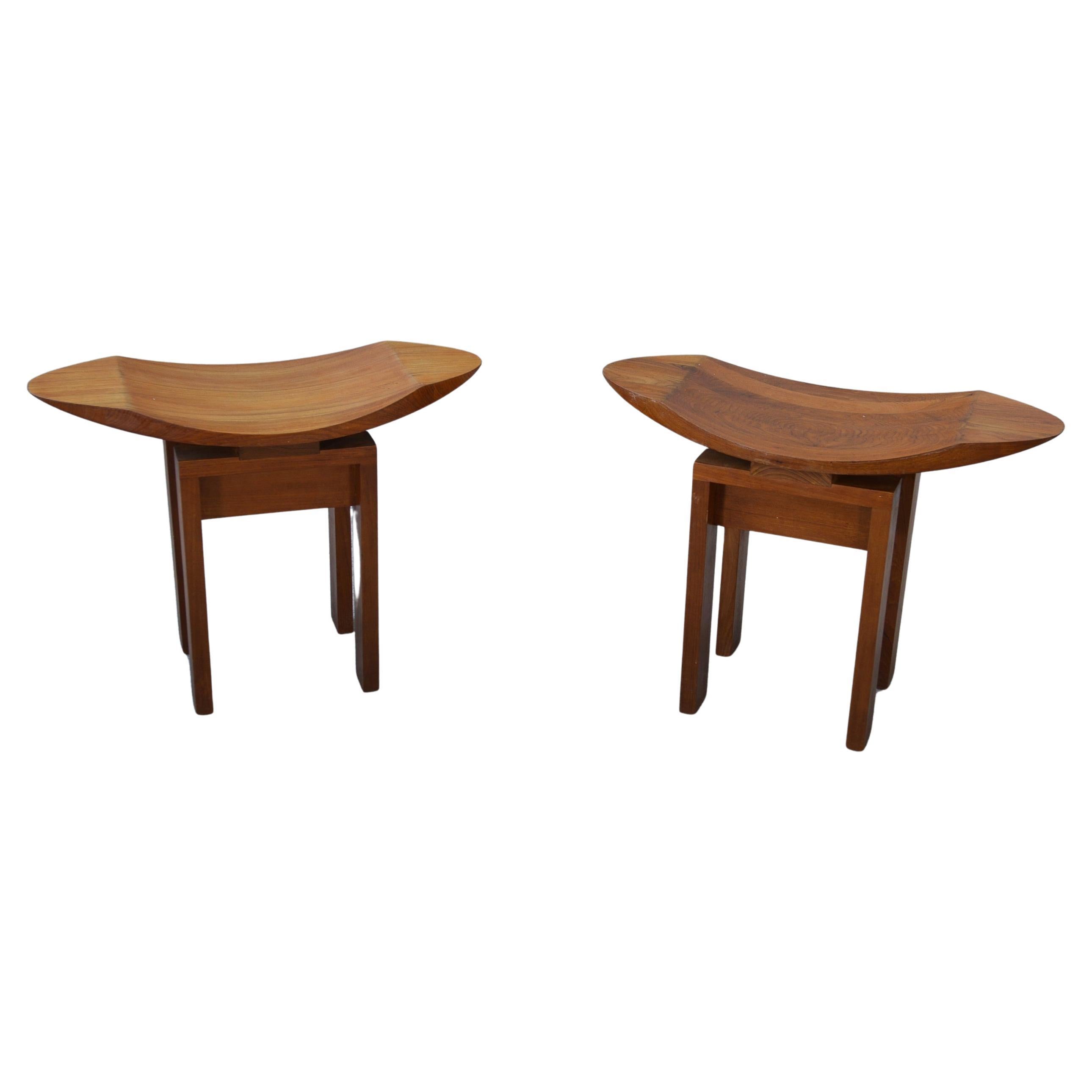 Par de tabourets japonais en teck en venta