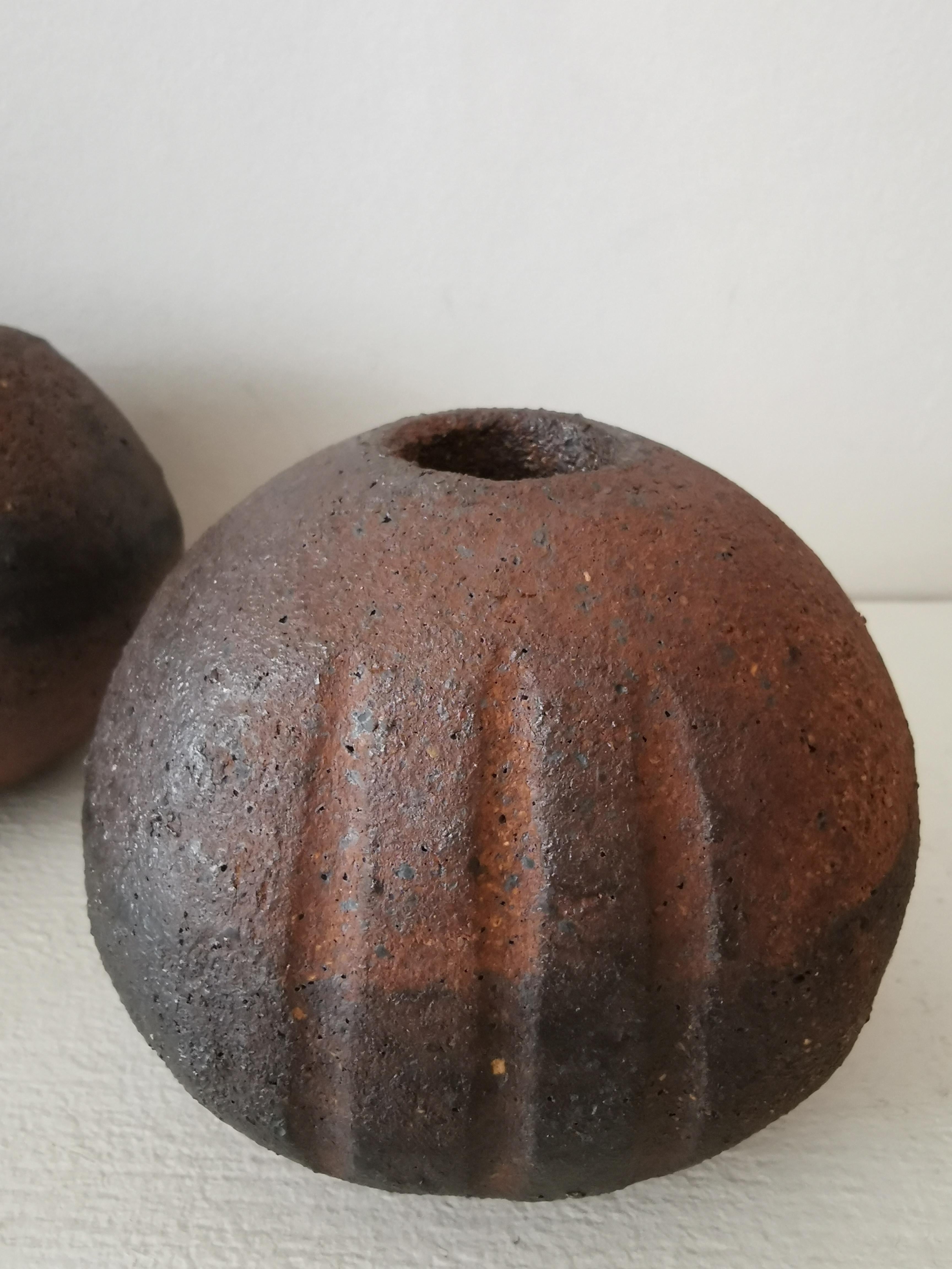 Fired Paire de vases boules en grès de la Borne For Sale