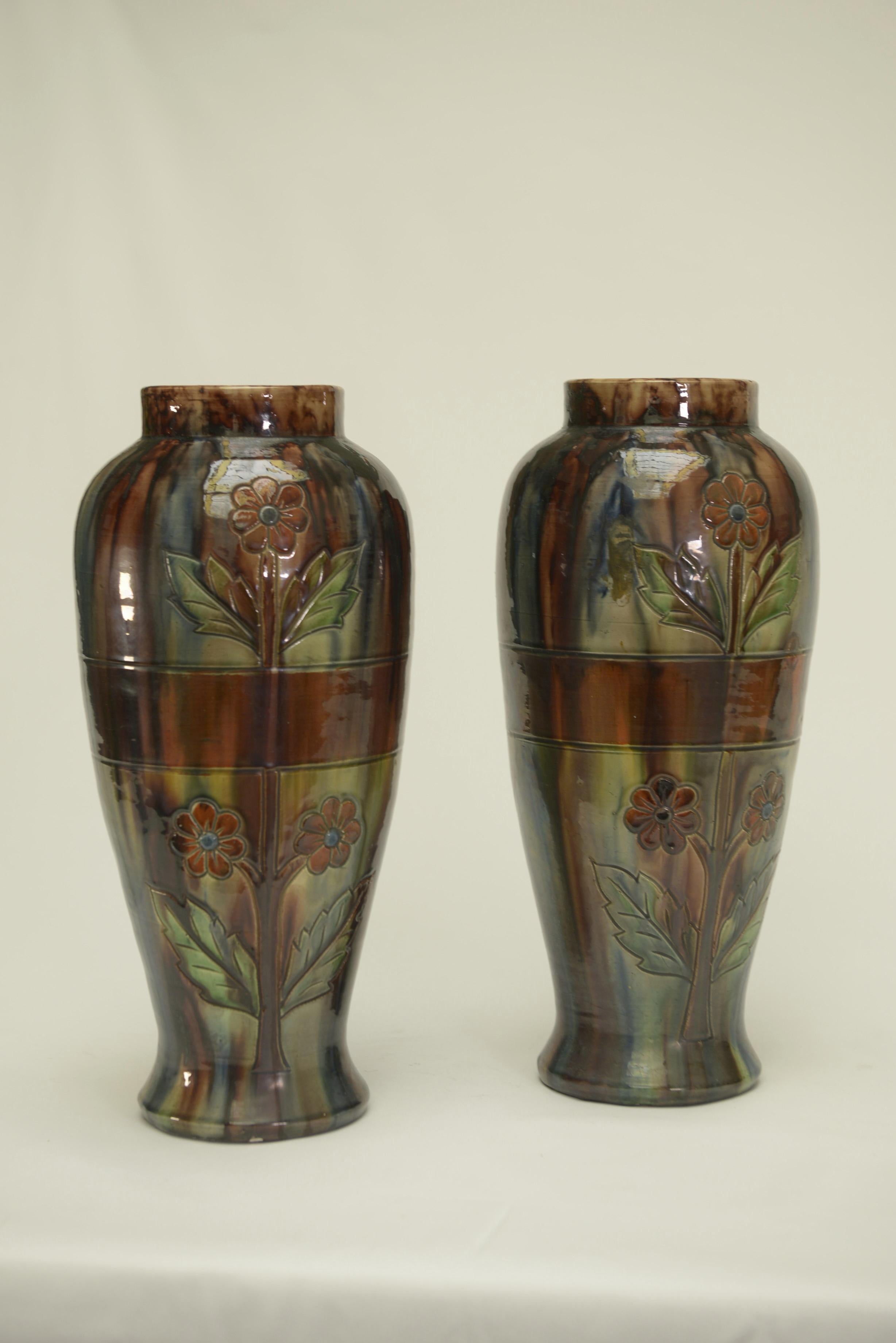 Paire de vases en barbotine début XXème estampillé BELGIUM 158 Belga en venta