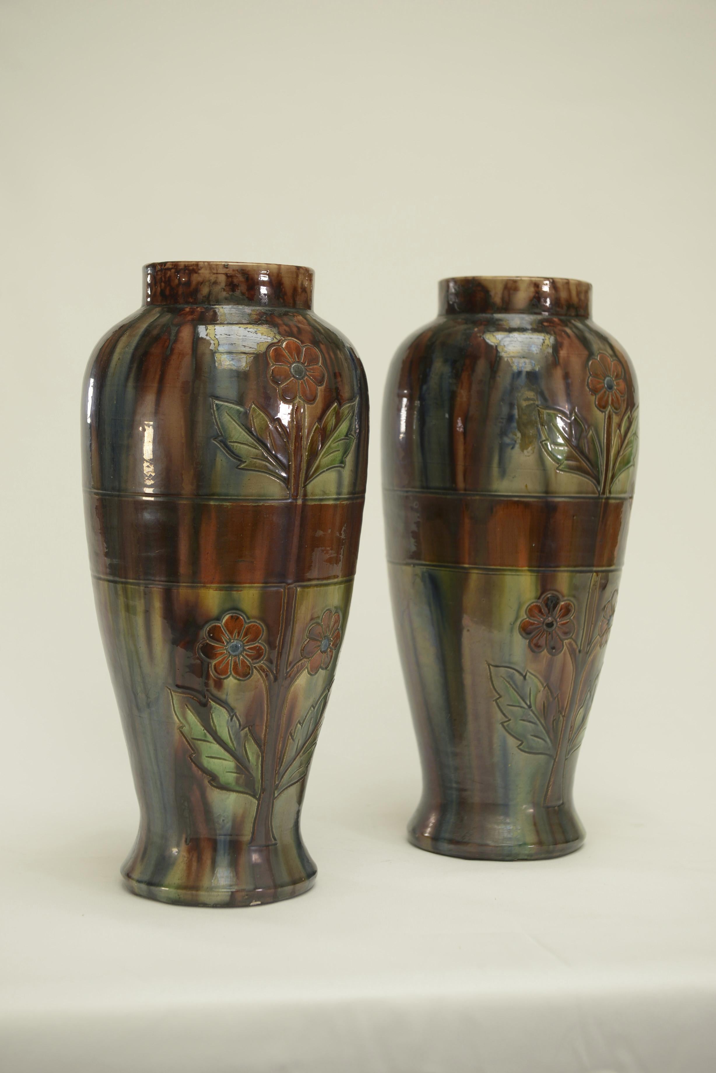 Paire de vases en barbotine début XXème estampillé BELGIUM 158 principios del siglo XX en venta